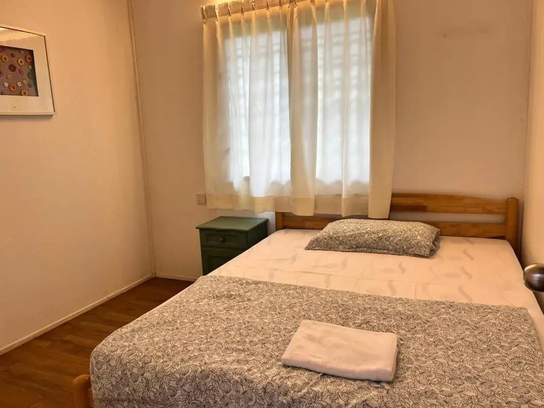 Queen Room with Shared Bathroom in Moonriver Lodge Queen Room with Shared Bathroom in Moonriver Lodge