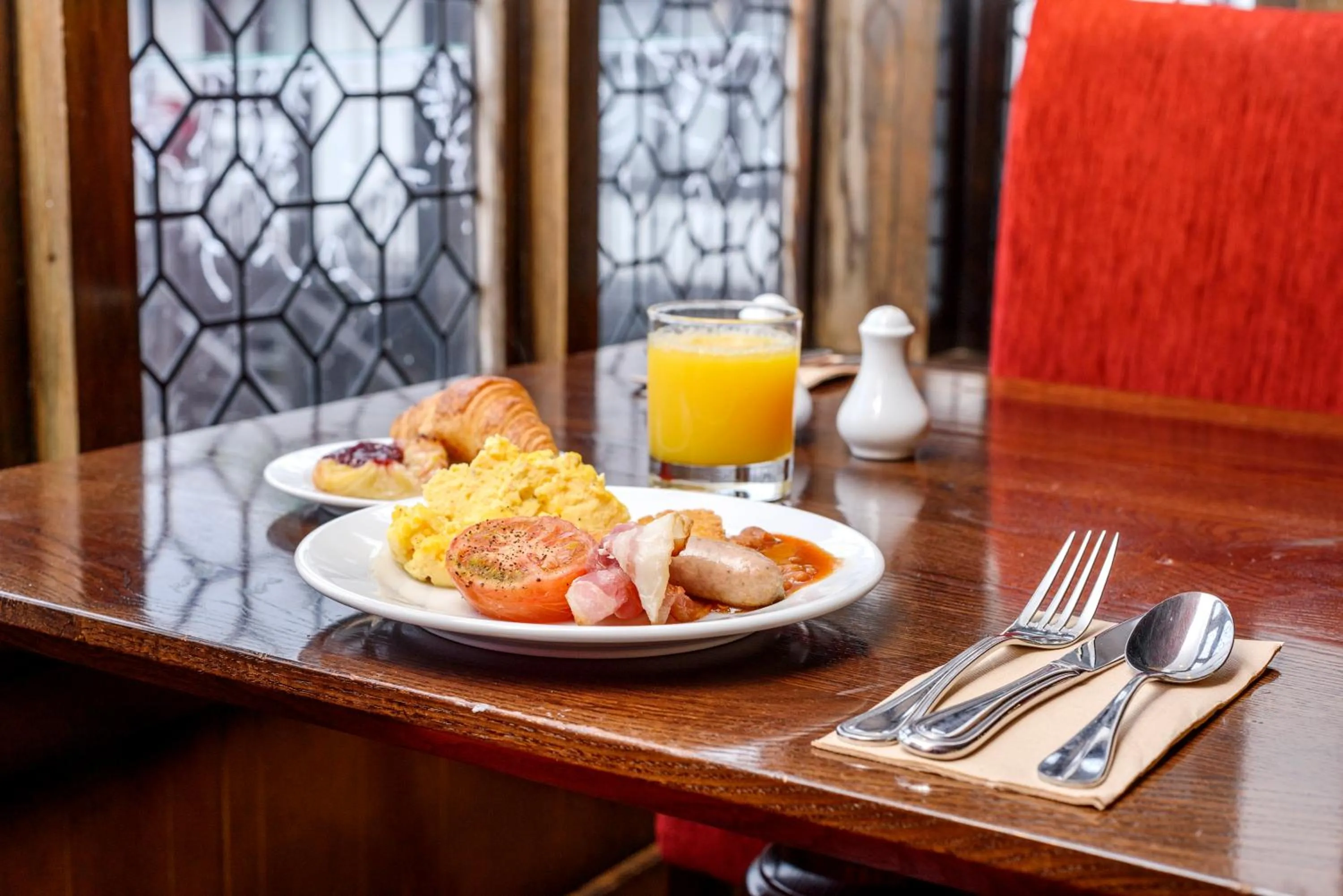 Restaurant/places to eat in Scenic Hotel Cotswold