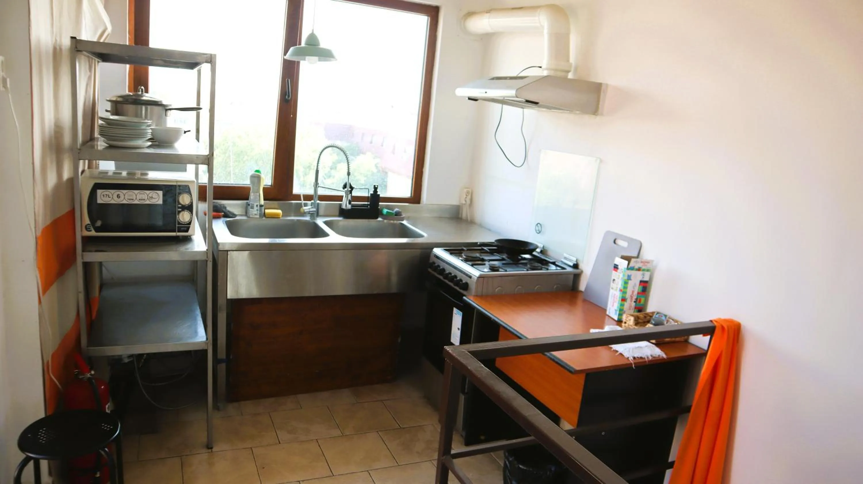 Kitchen or kitchenette in Taxi Hostel
