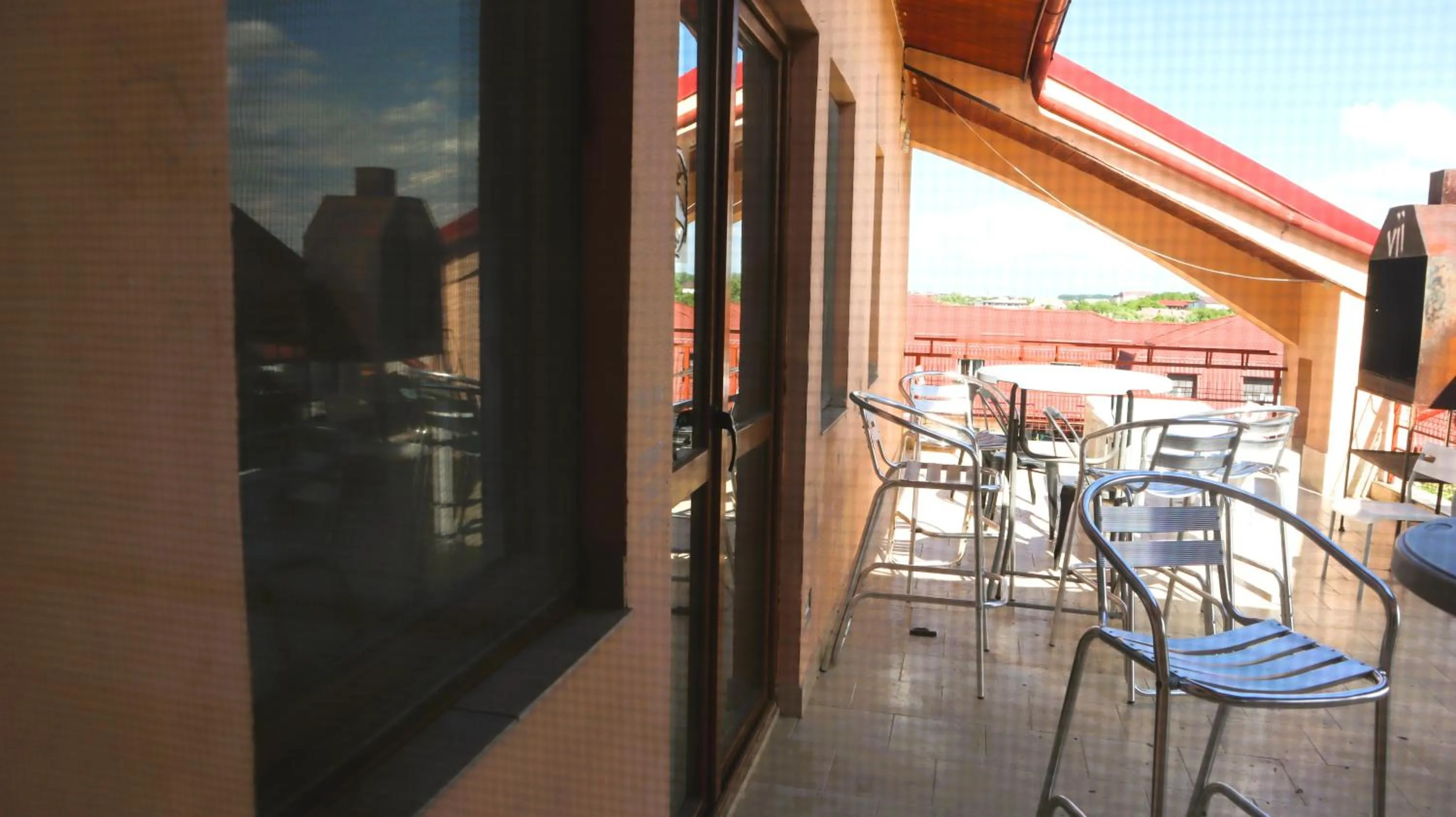 Restaurant/places to eat in Taxi Hostel