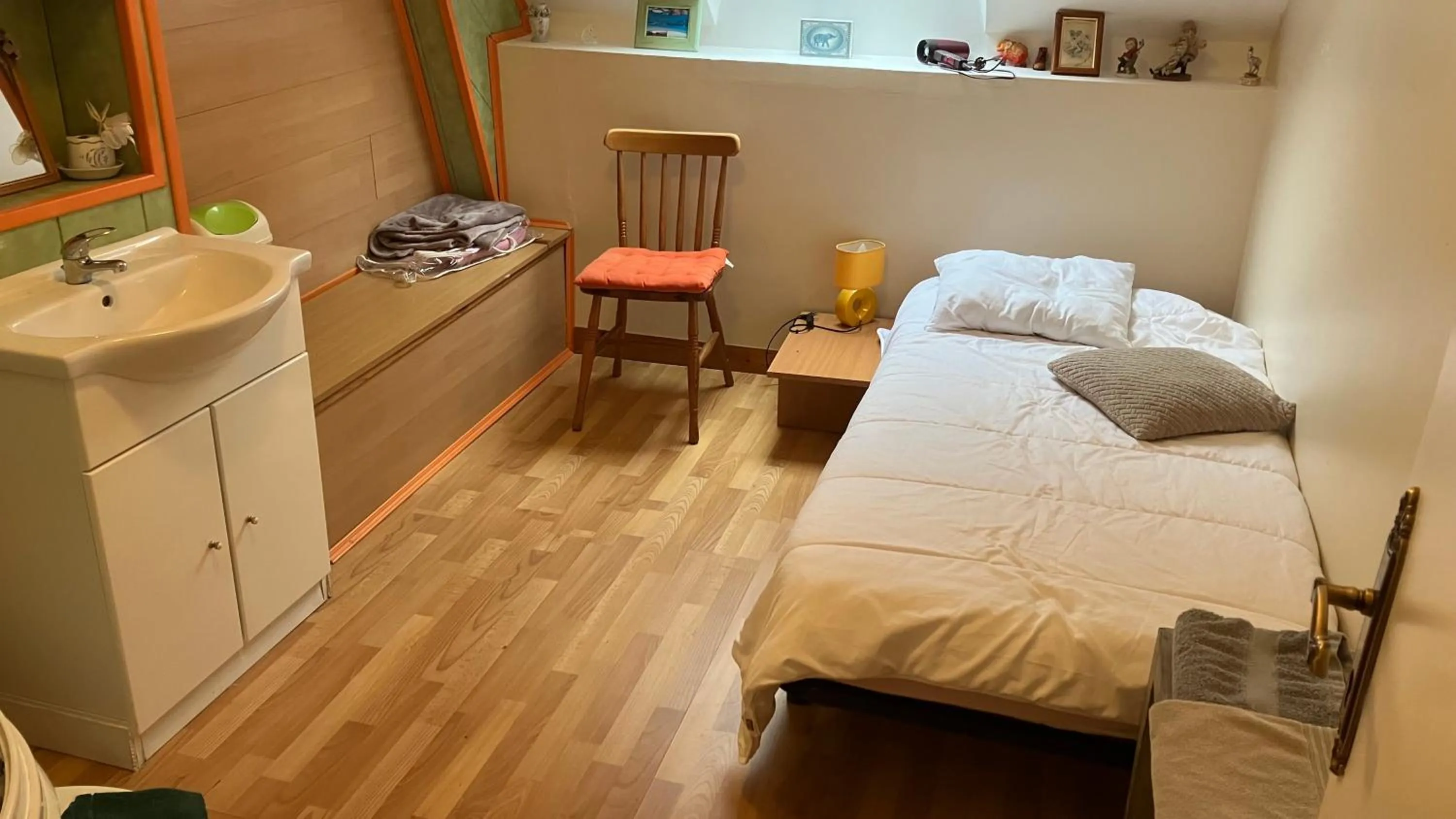 Bedroom, Bed in Caux-Breizh