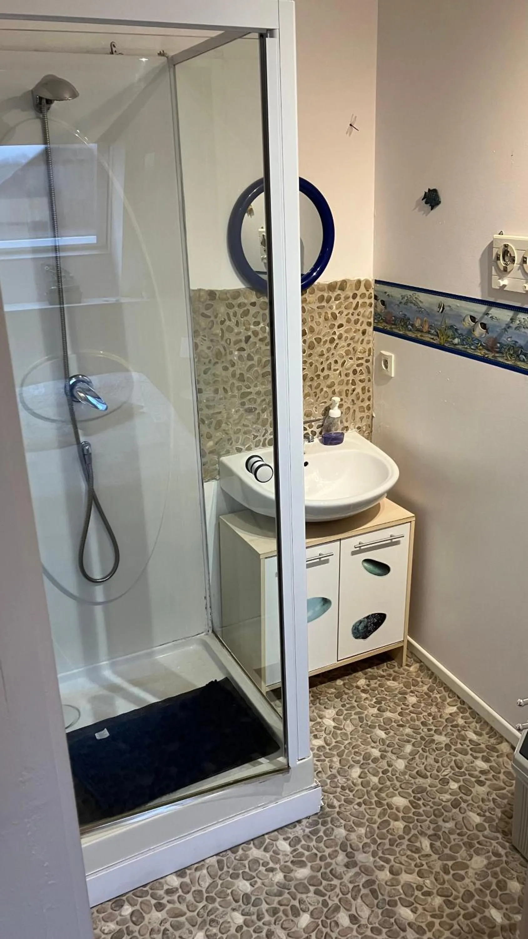 Shower in Caux-Breizh