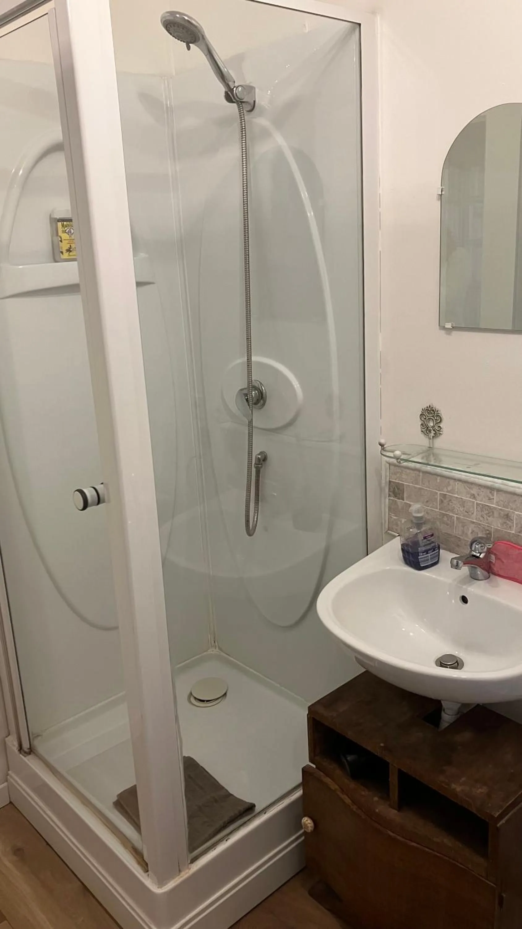 Shower in Caux-Breizh