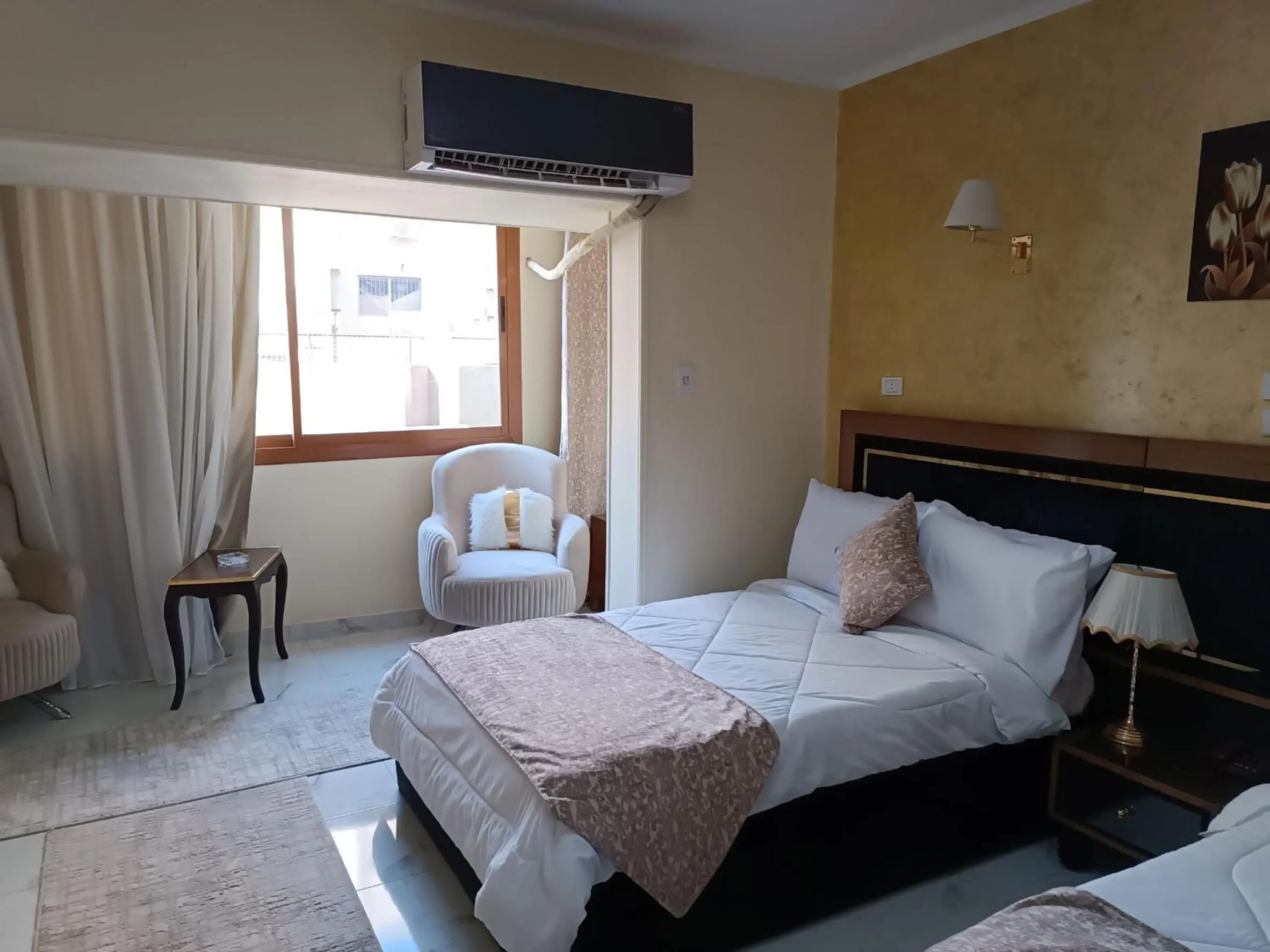 Photo of the whole room, Bed in Indiana Hotel