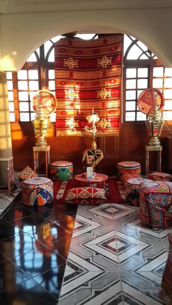 Seating area in Indiana Hotel