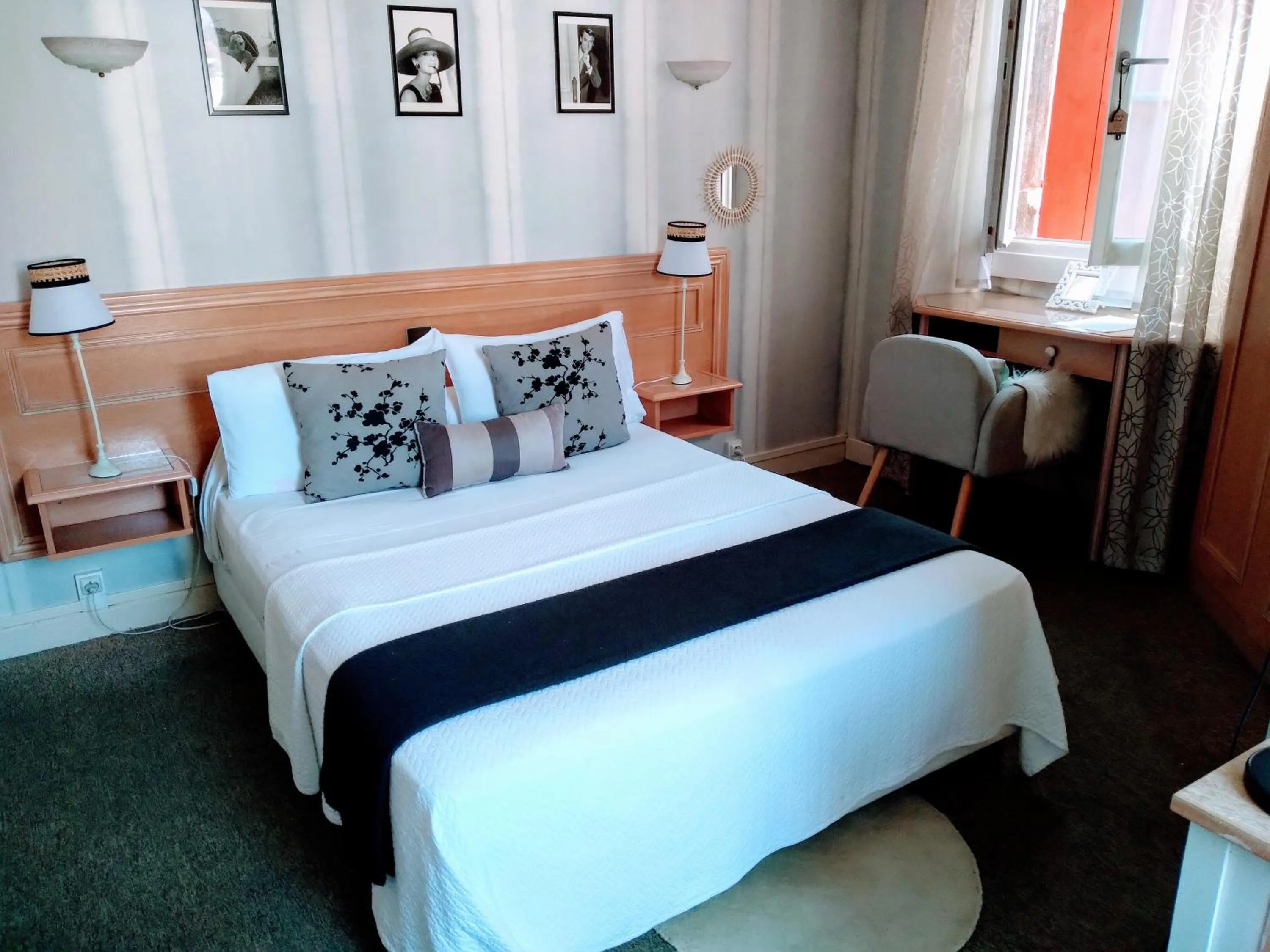 Bedroom in Hôtel Camou
