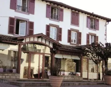 Facade/entrance in Hôtel Camou