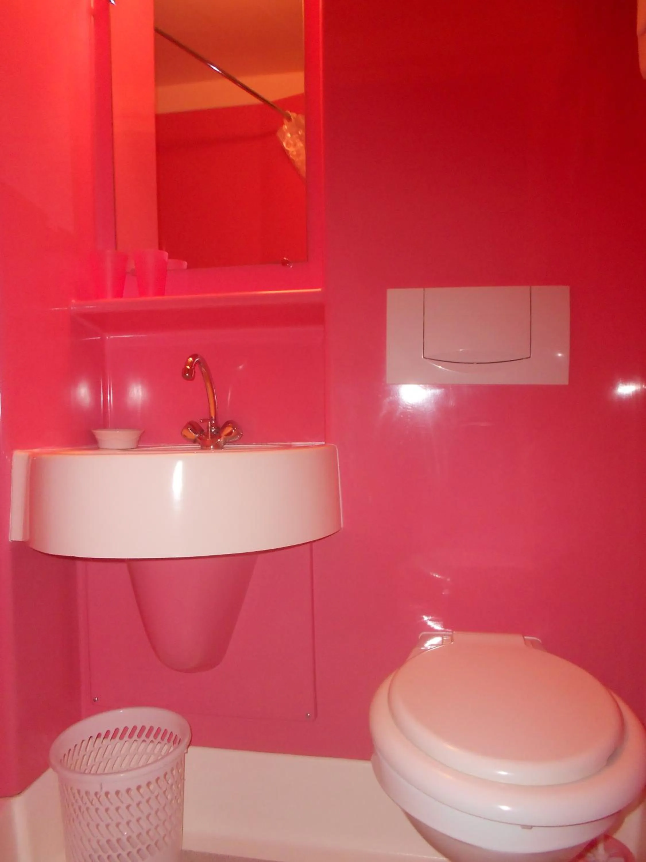 Bathroom in Hôtel Camou
