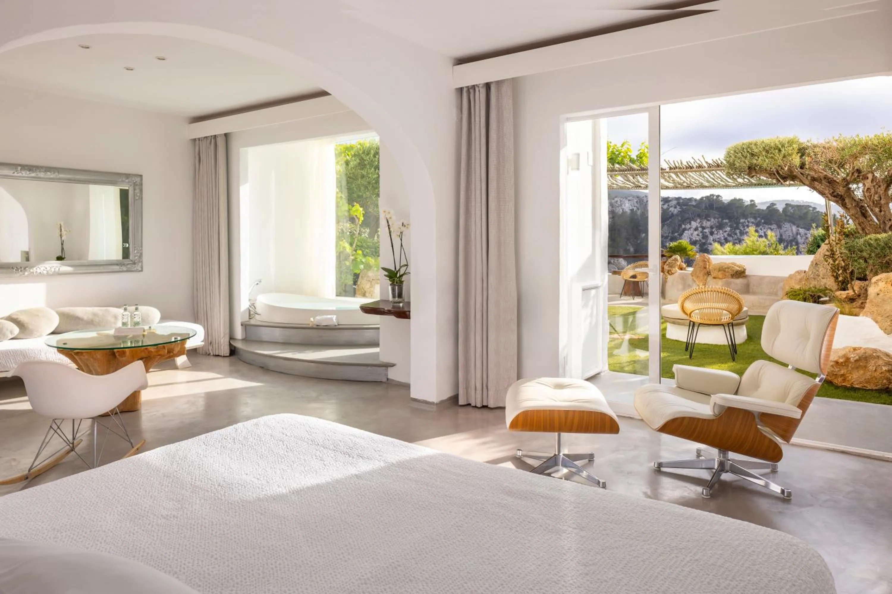 Photo of the whole room, Bed in Hacienda Na Xamena, Ibiza