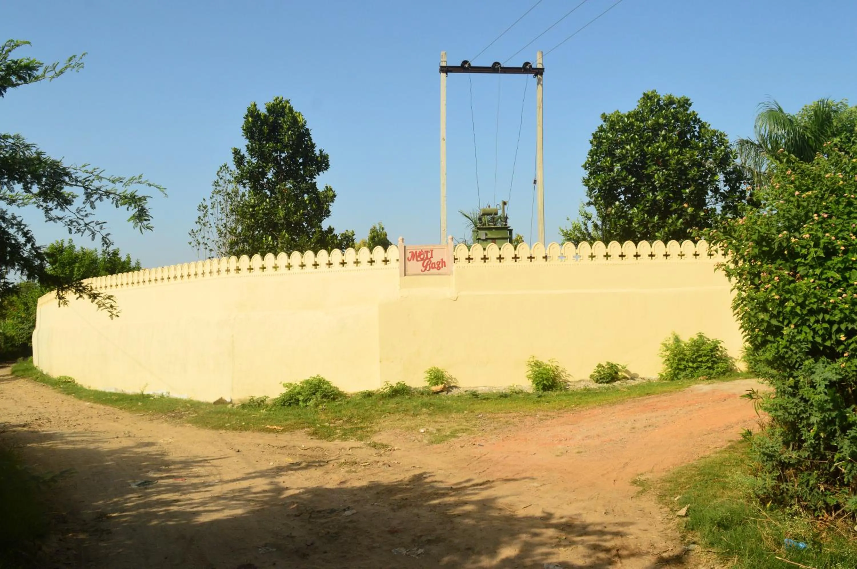 Facade/entrance in Motibagh Resort