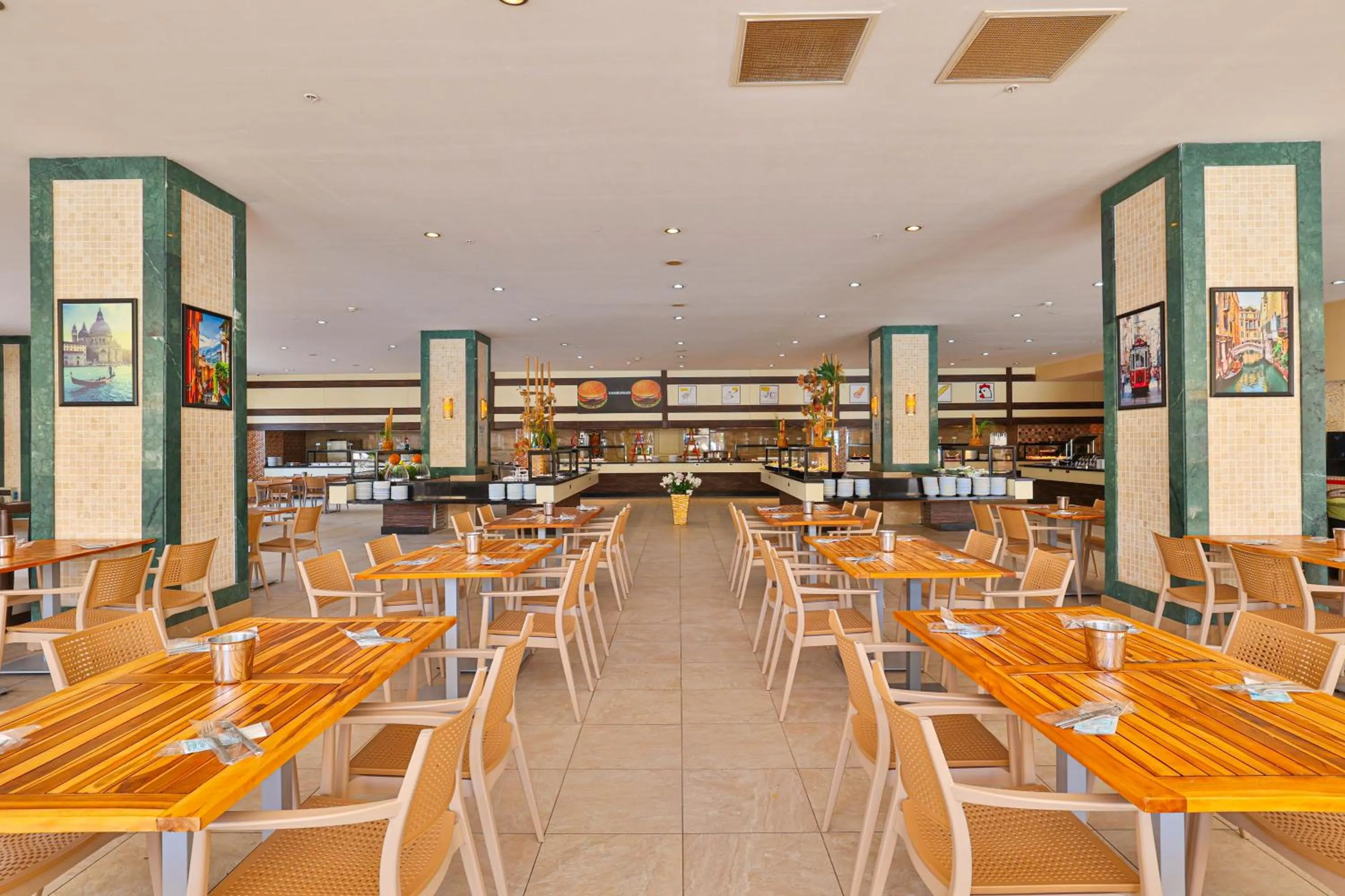 Restaurant/places to eat in Crystal Sunset Pearl Collection - Ultimate All Inclusive