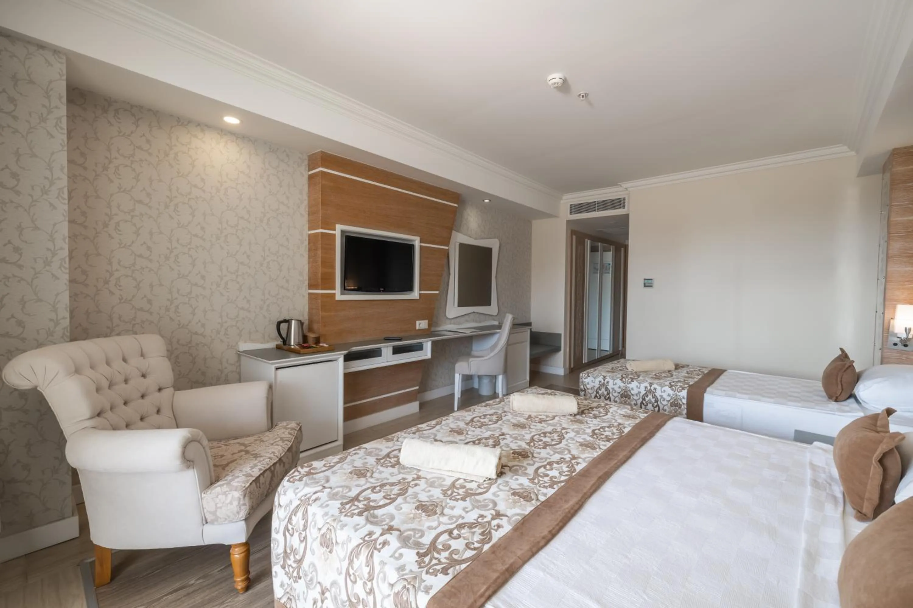 Property building, Bed in Crystal Sunset Pearl Collection - Ultimate All Inclusive