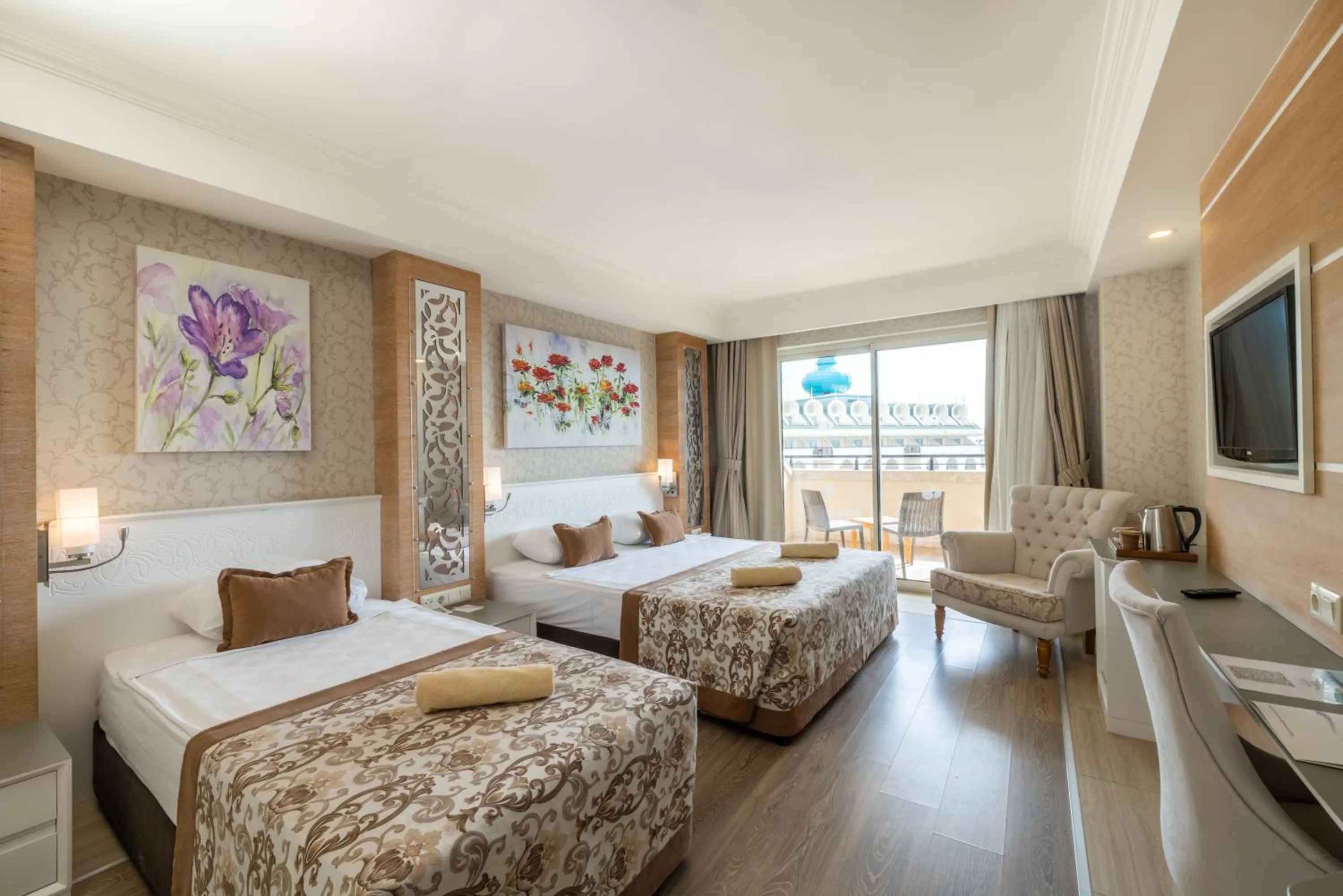 Property building, Bed in Crystal Sunset Pearl Collection - Ultimate All Inclusive