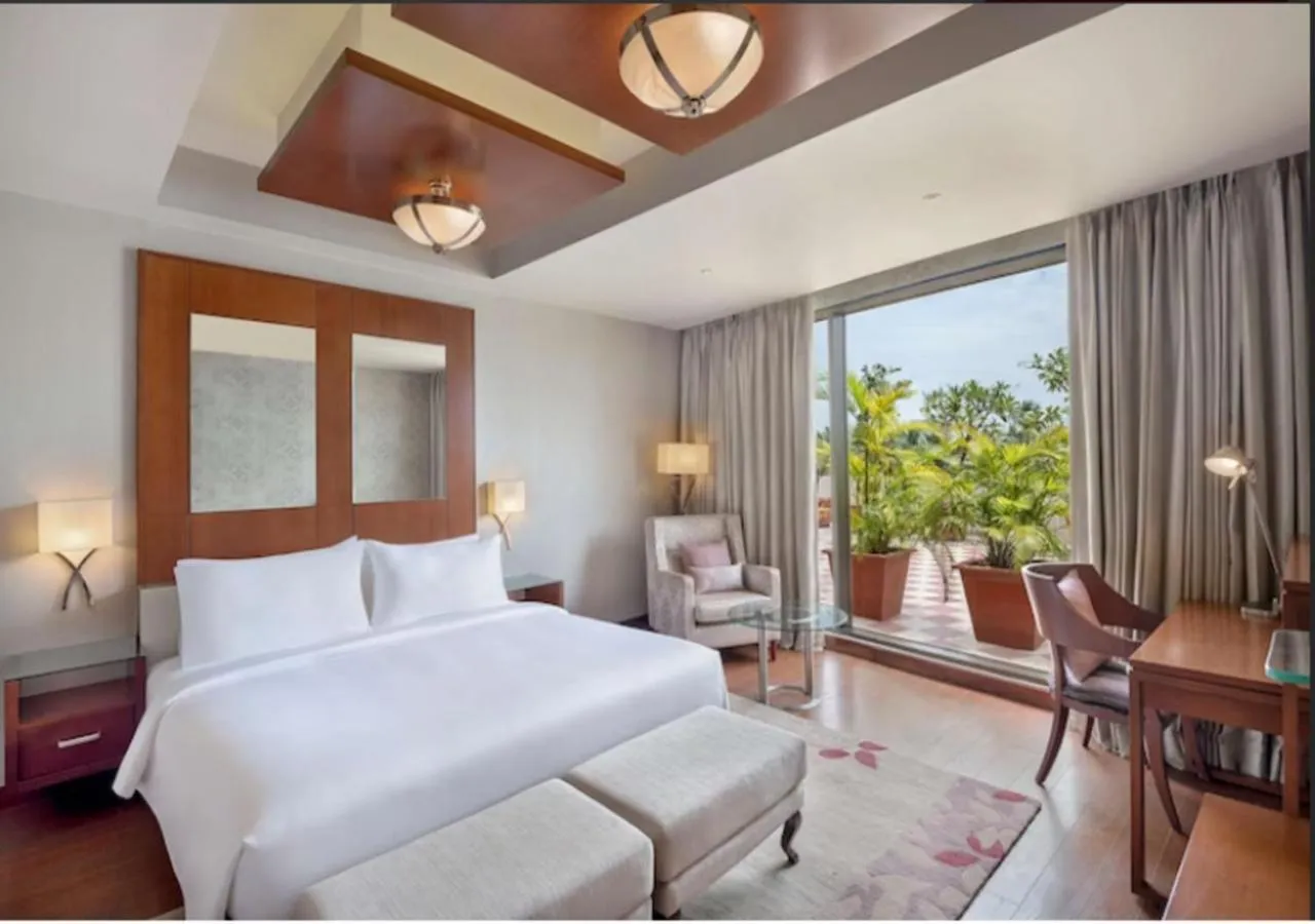 Bedroom, Bed in Radisson Salem