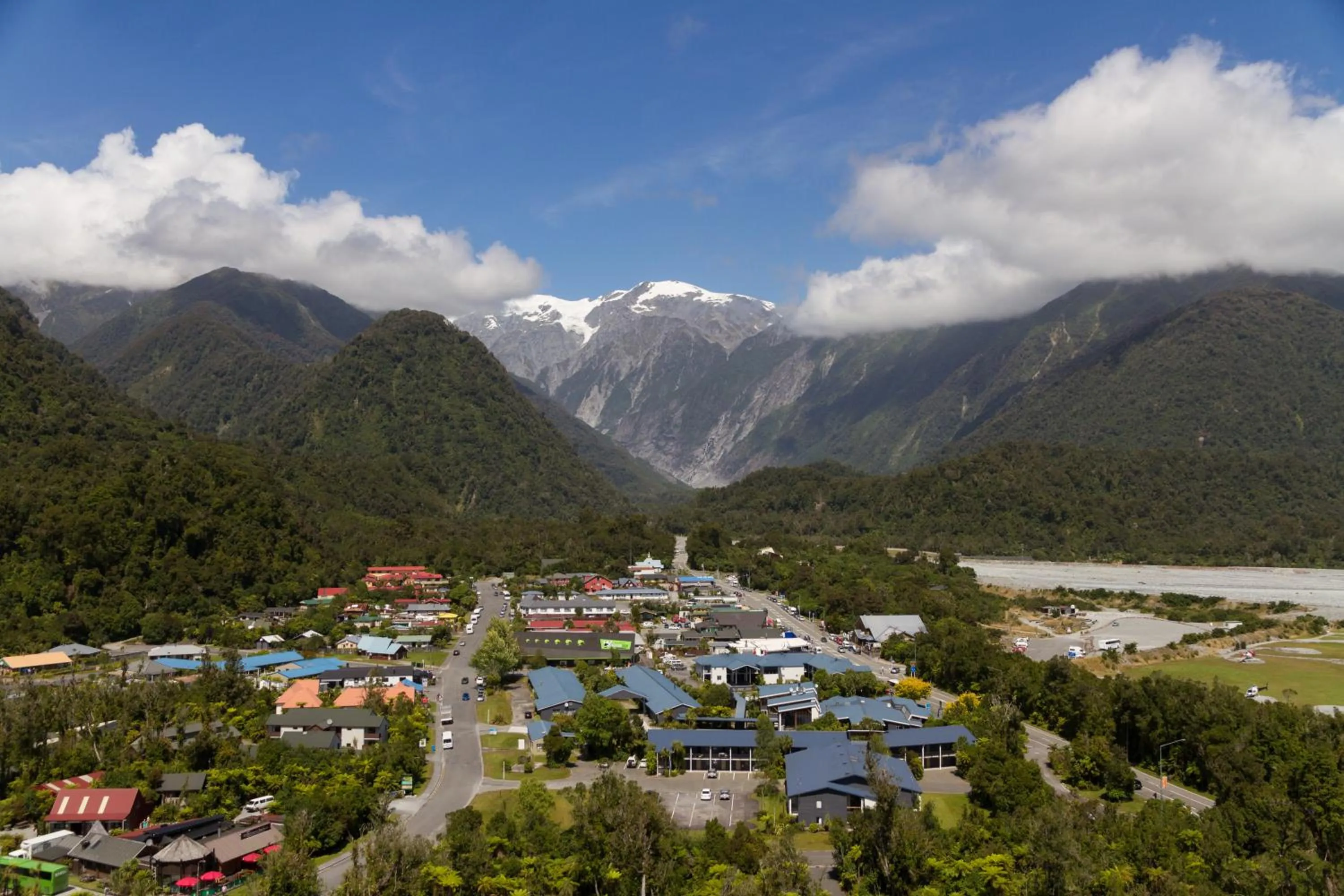 Mountain view in Scenic Hotel Franz Josef Glacier