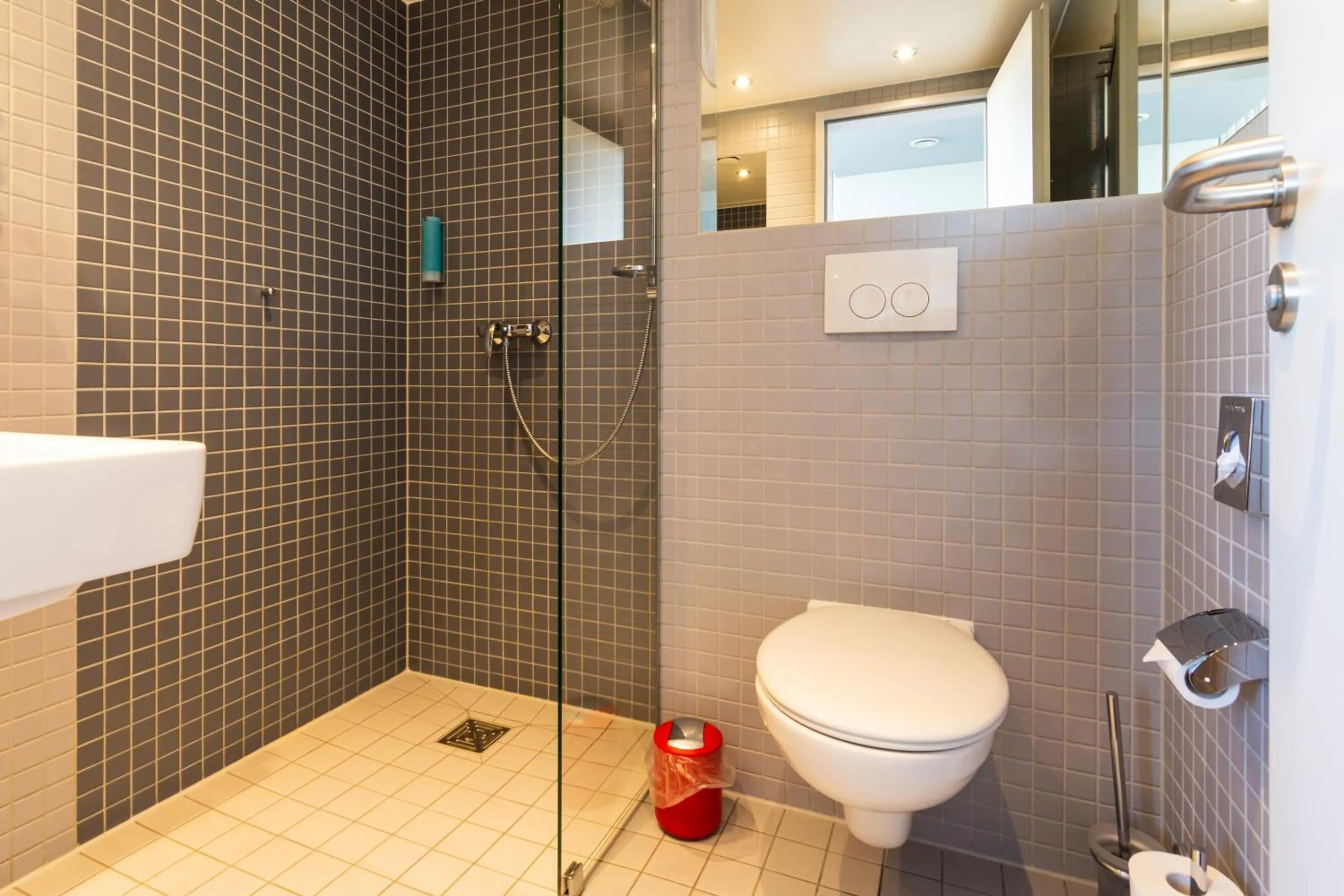 Shower in Biendo Hotel