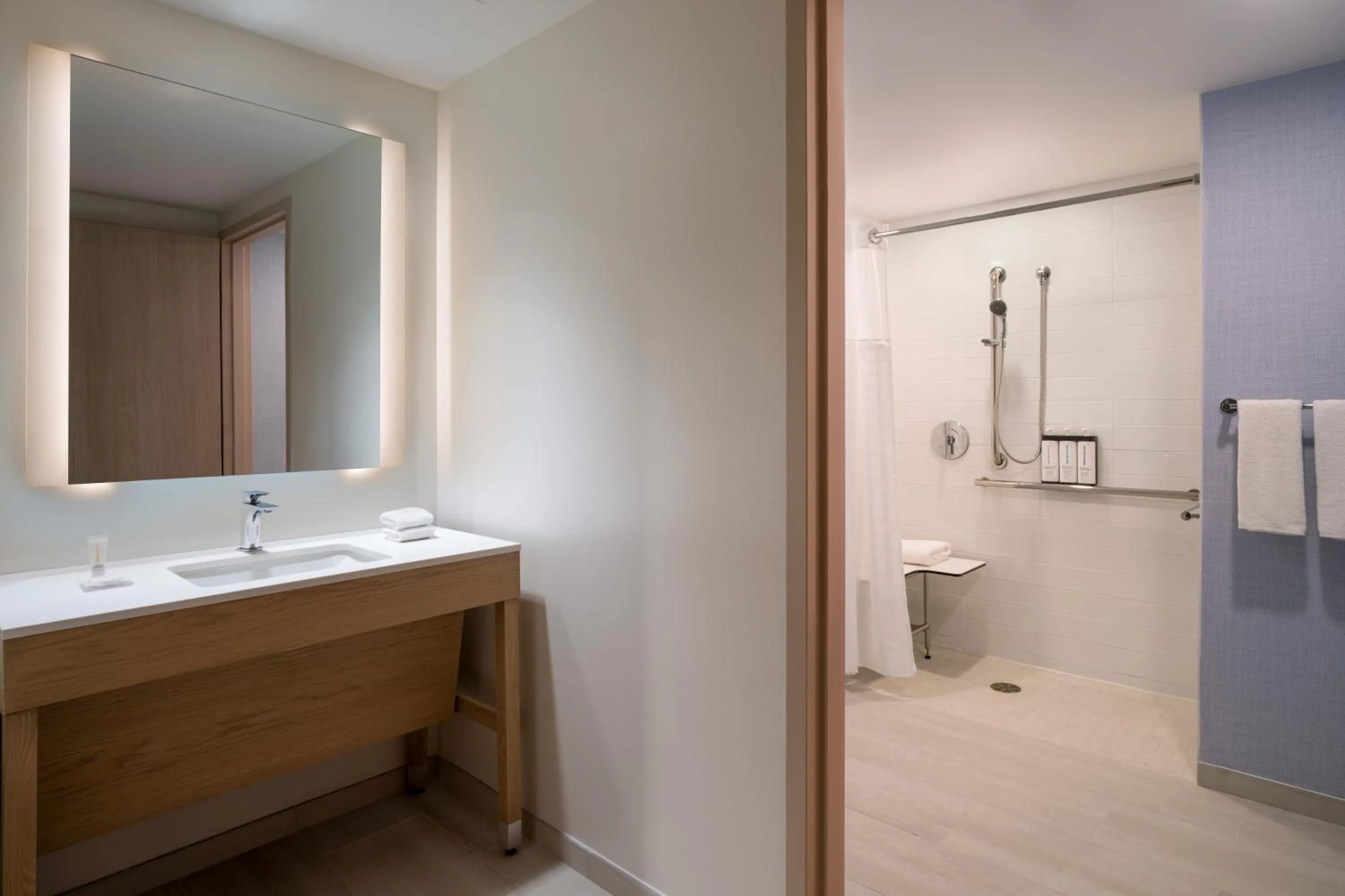 Shower in Hyatt Place Delray Beach