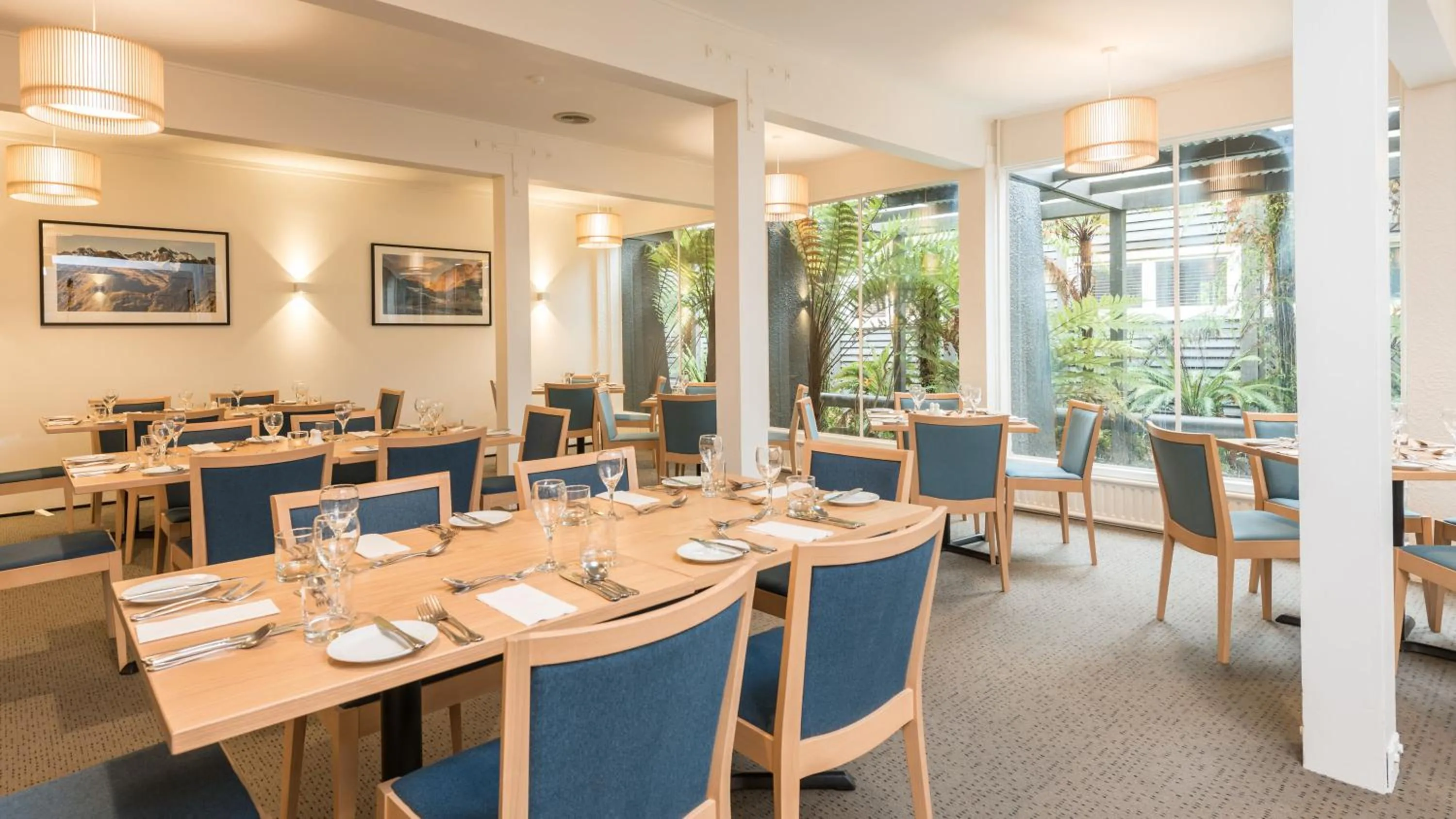 Restaurant/places to eat in Heartland Hotel Glacier Country