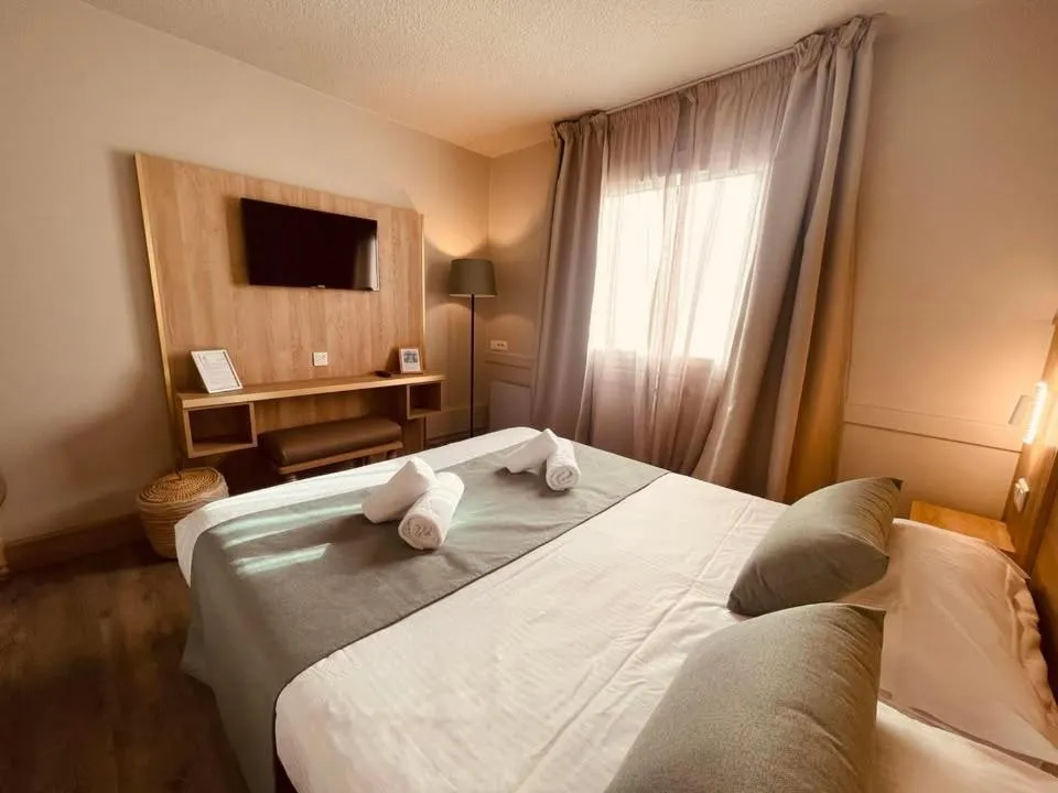 Bed in LE M HOTEL & SPA HONFLEUR