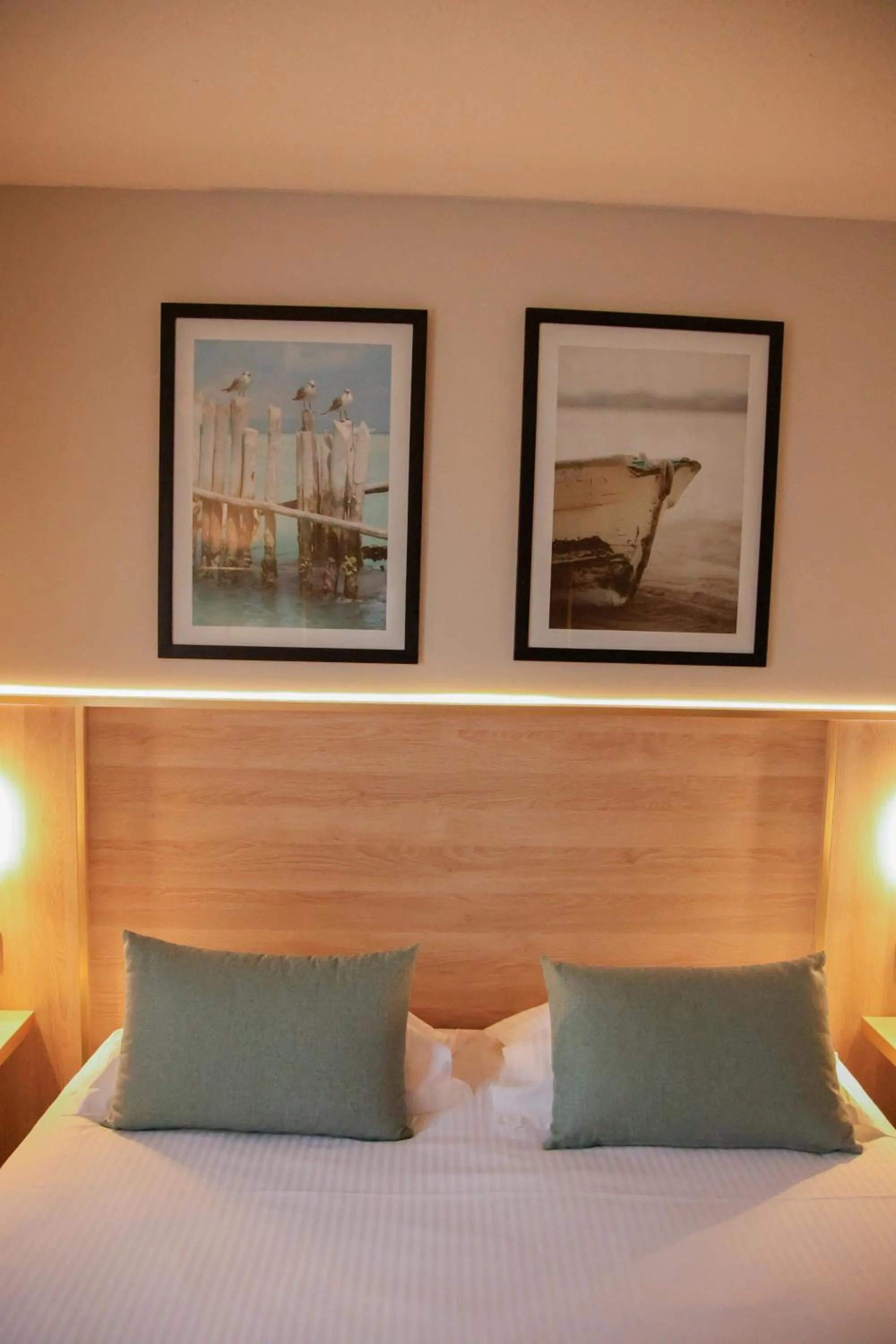 Bedroom, Bed in LE M HOTEL & SPA HONFLEUR