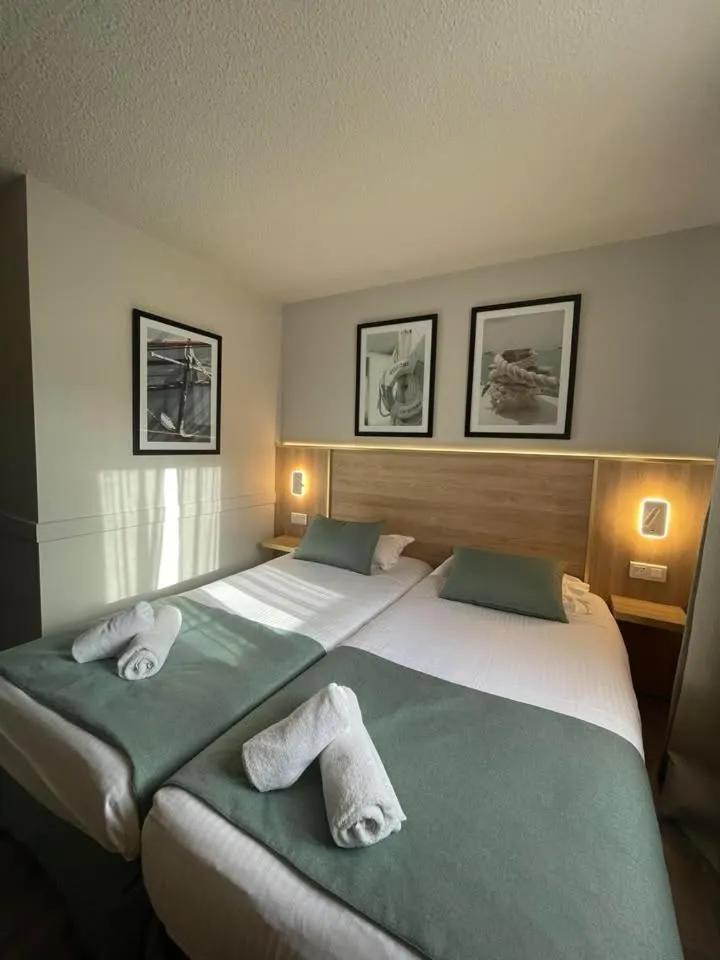 Bed in LE M HOTEL & SPA HONFLEUR