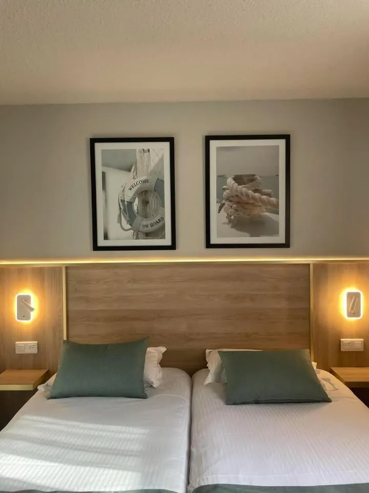 Bed in LE M HOTEL & SPA HONFLEUR