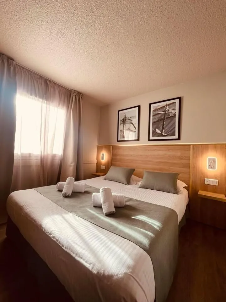 Bed in LE M HOTEL & SPA HONFLEUR