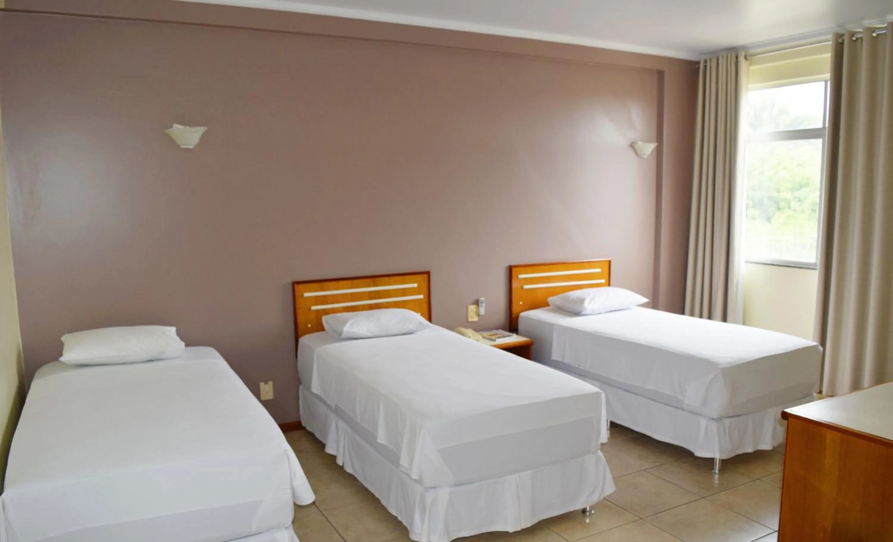 Photo of the whole room, Bed in Hotel del Príncipe