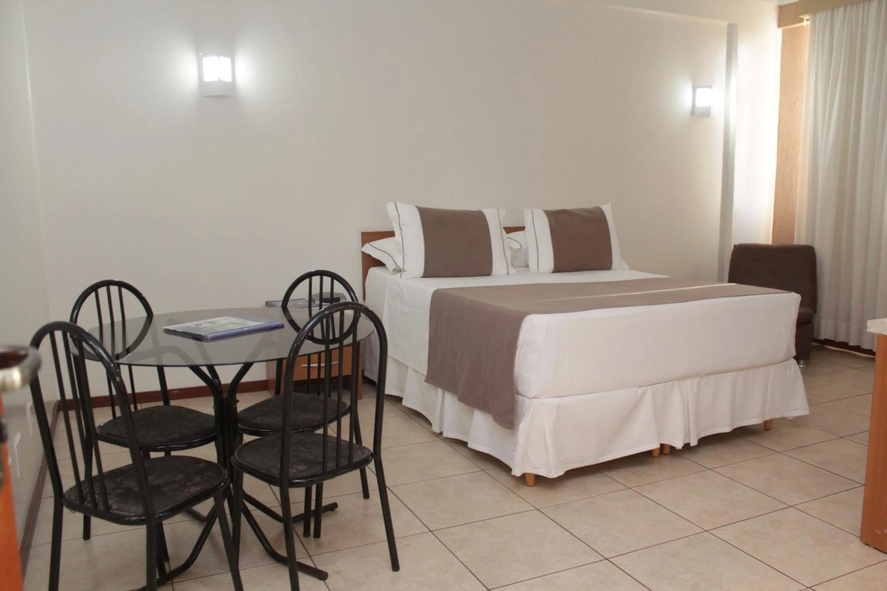 Photo of the whole room, Bed in Hotel del Príncipe