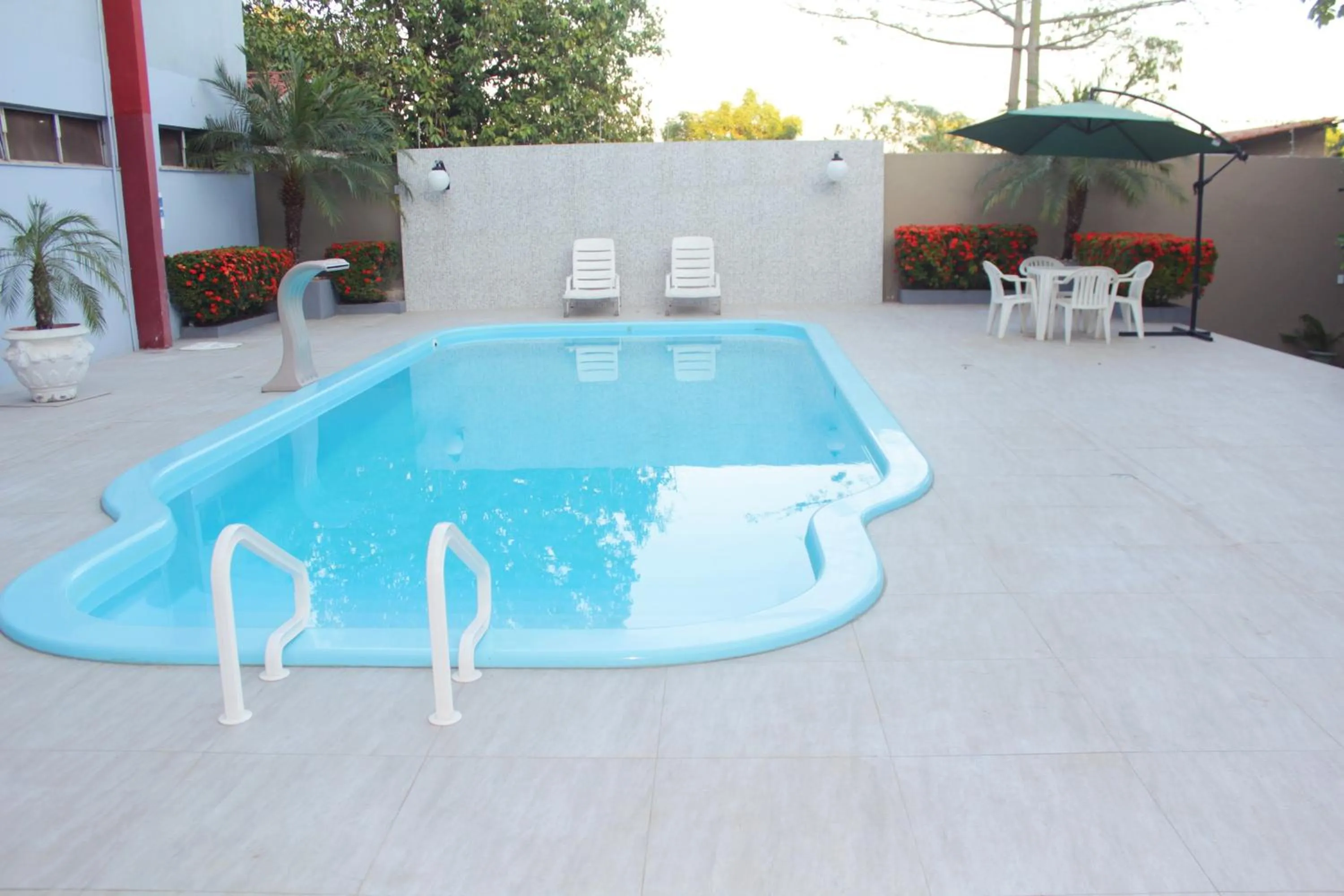 Swimming pool in Hotel del Príncipe