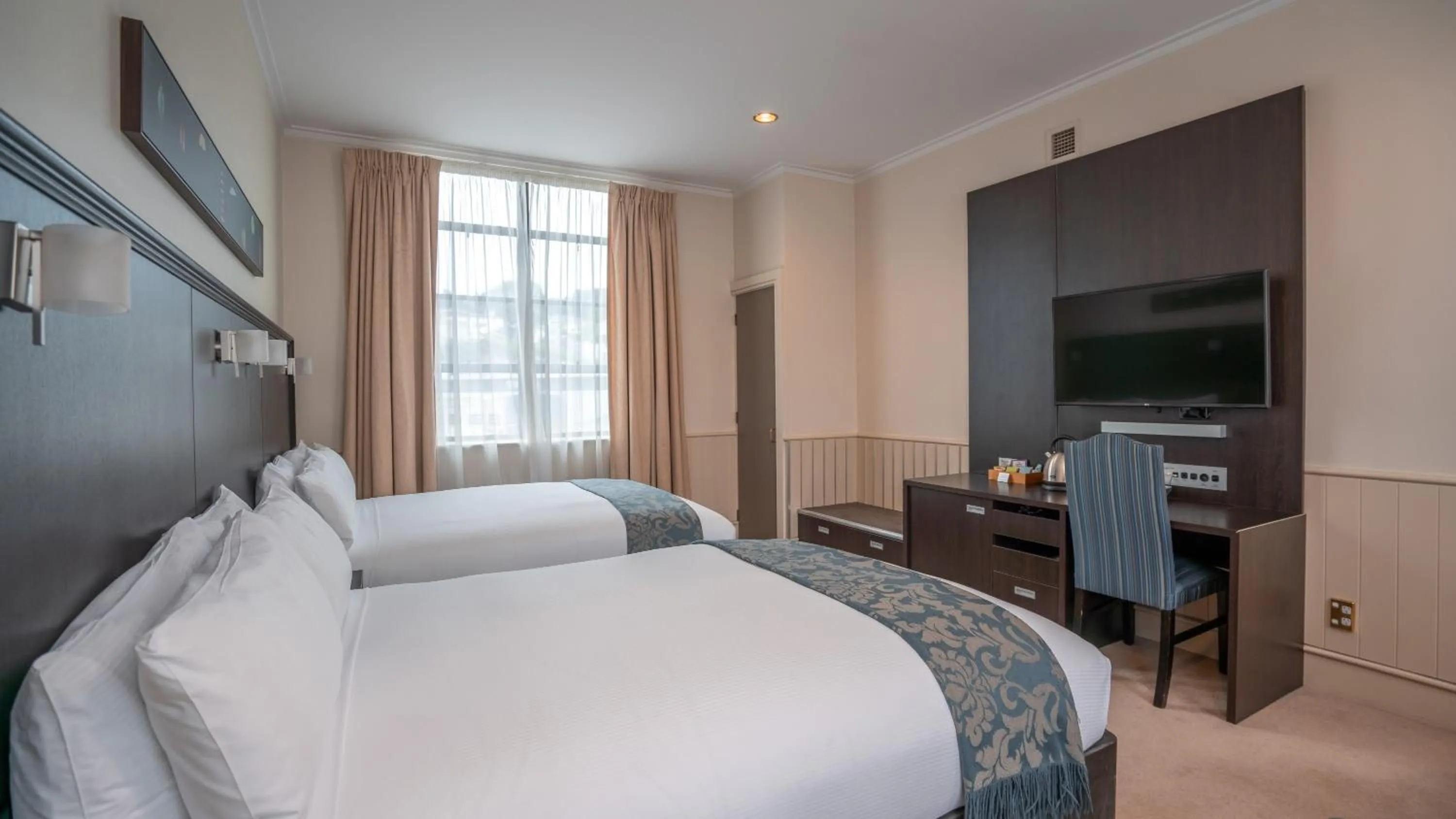 Photo of the whole room, Bed in Scenic Hotel Southern Cross