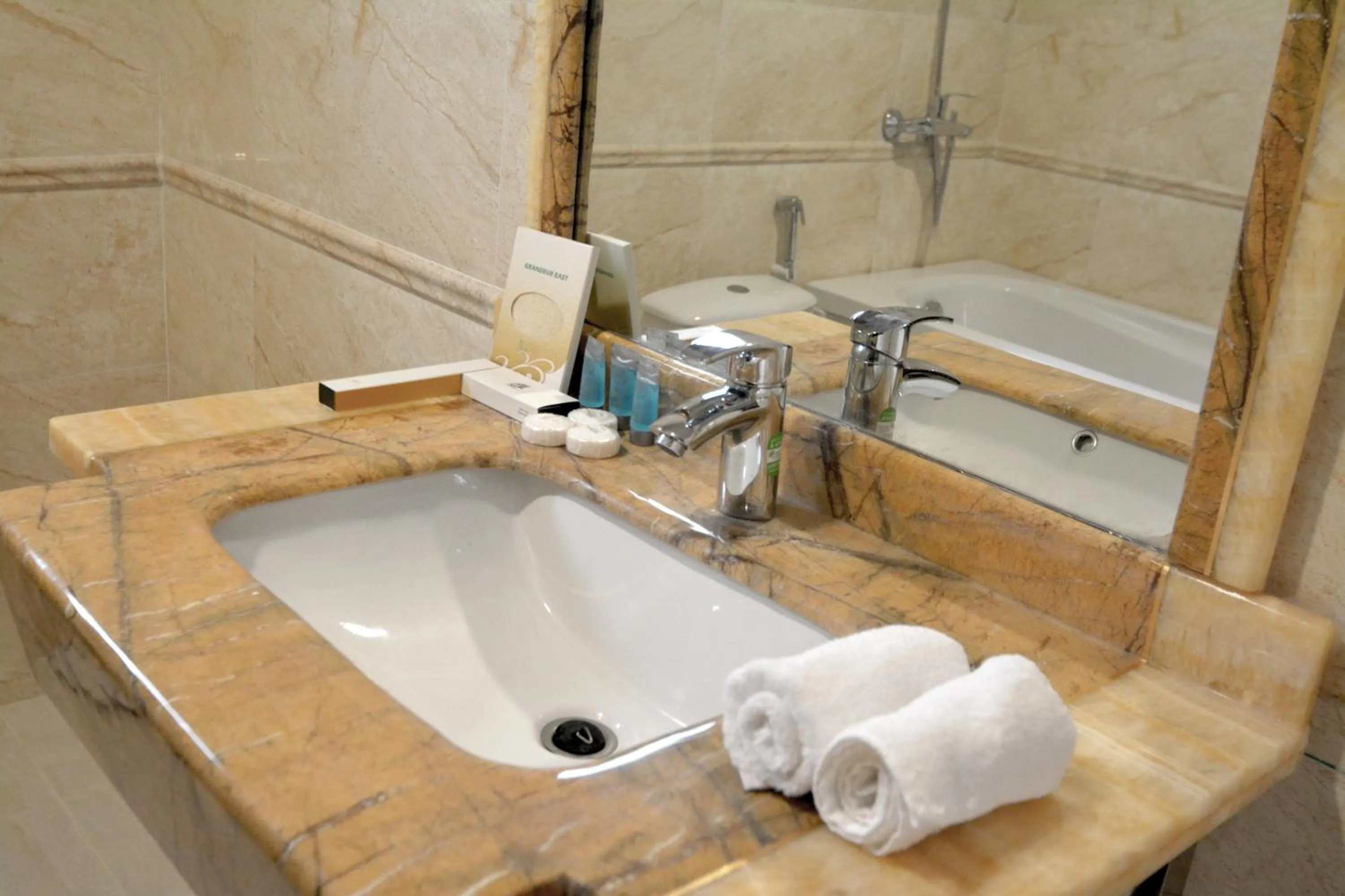 Grandeur East فخامة الشرق للشقق المخدومة