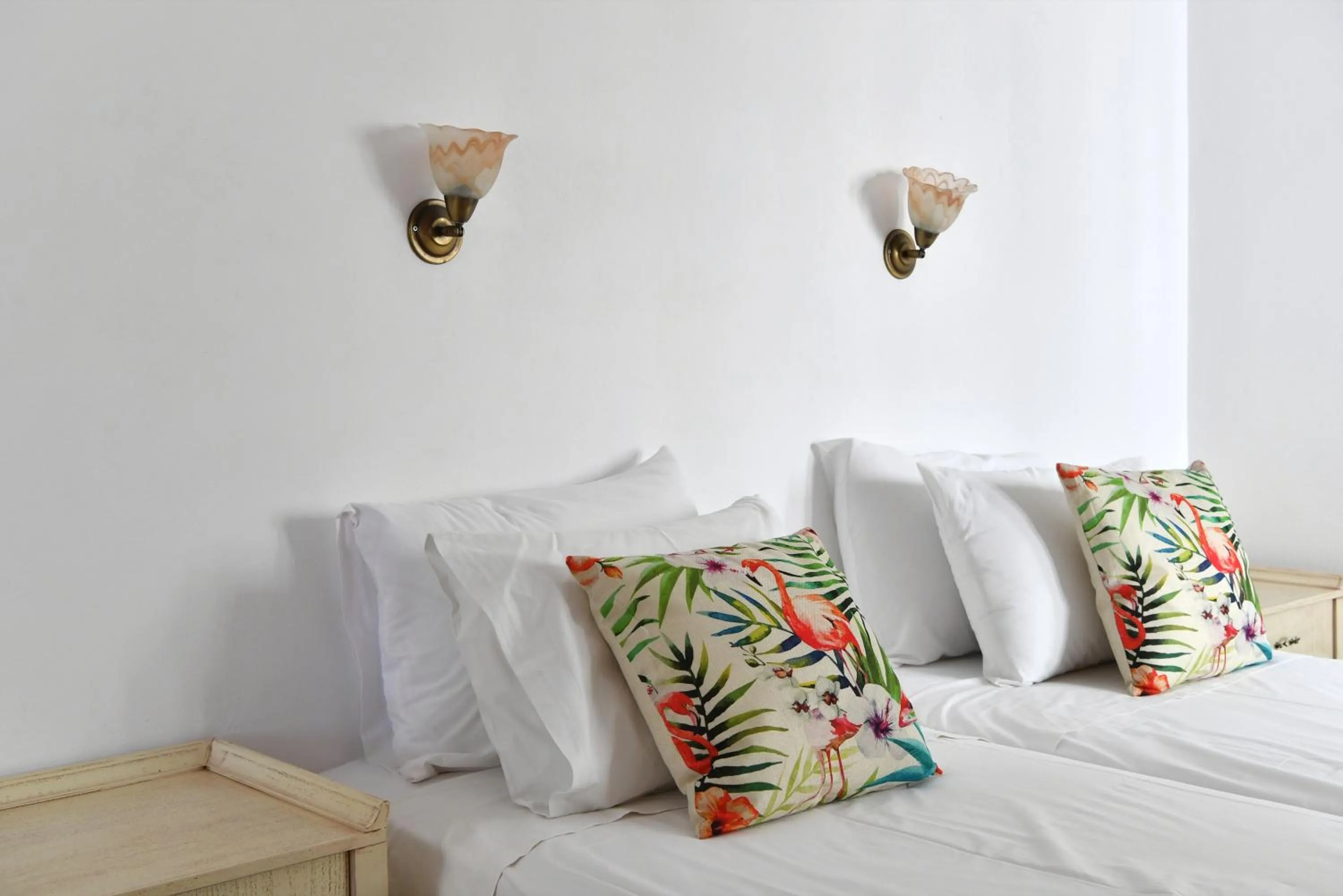 Bed in Hara Studios and Apartments