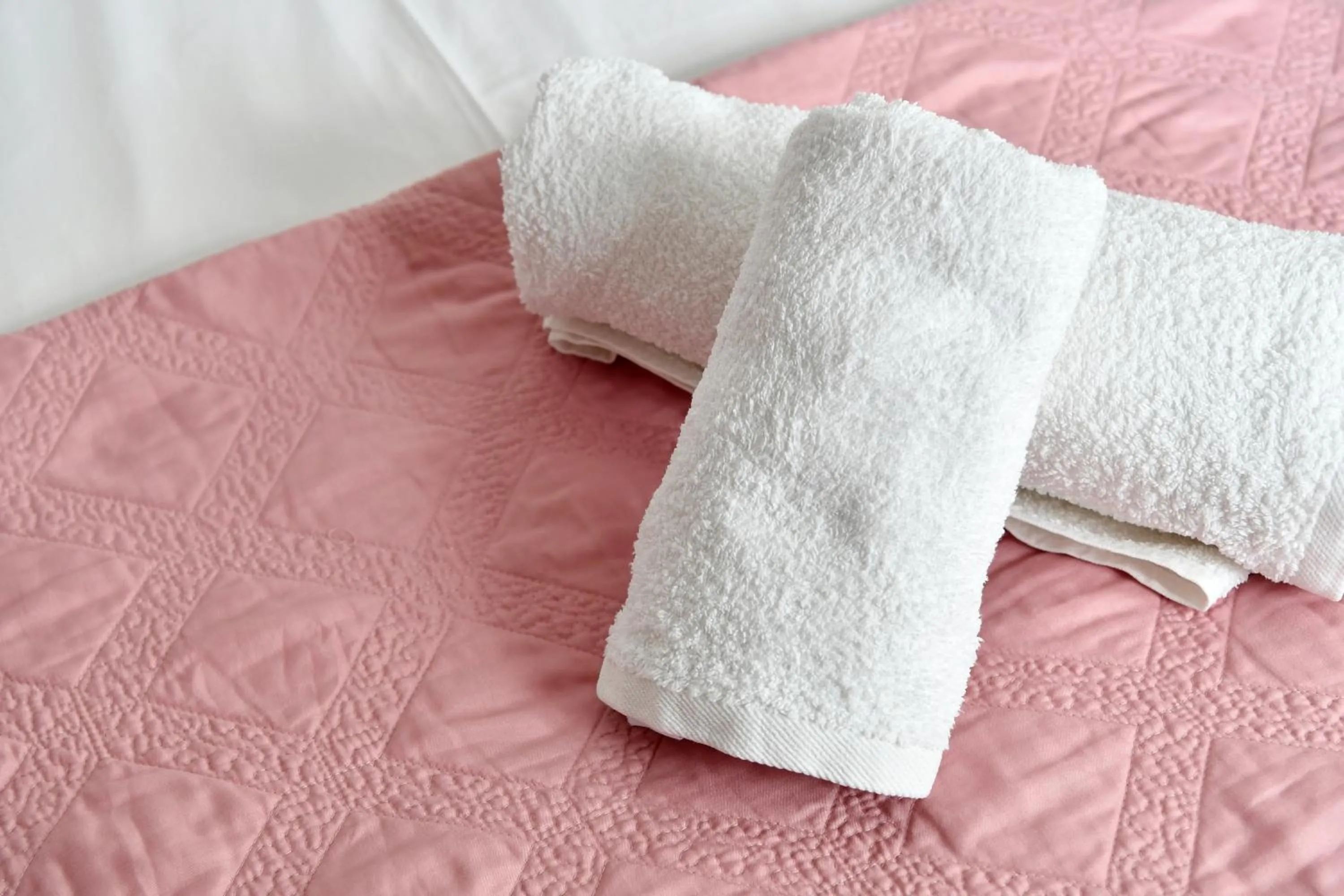 Bed in Hara Studios and Apartments