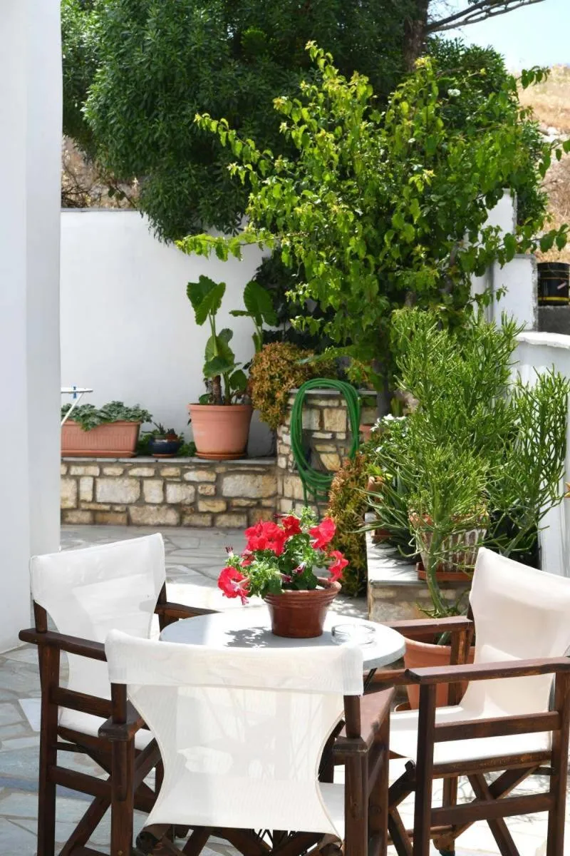 Hara Studios and Apartments