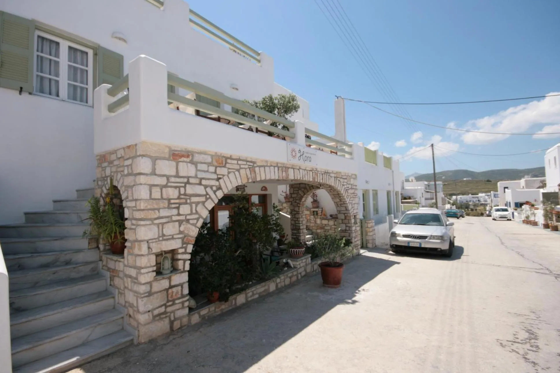 Hara Studios and Apartments