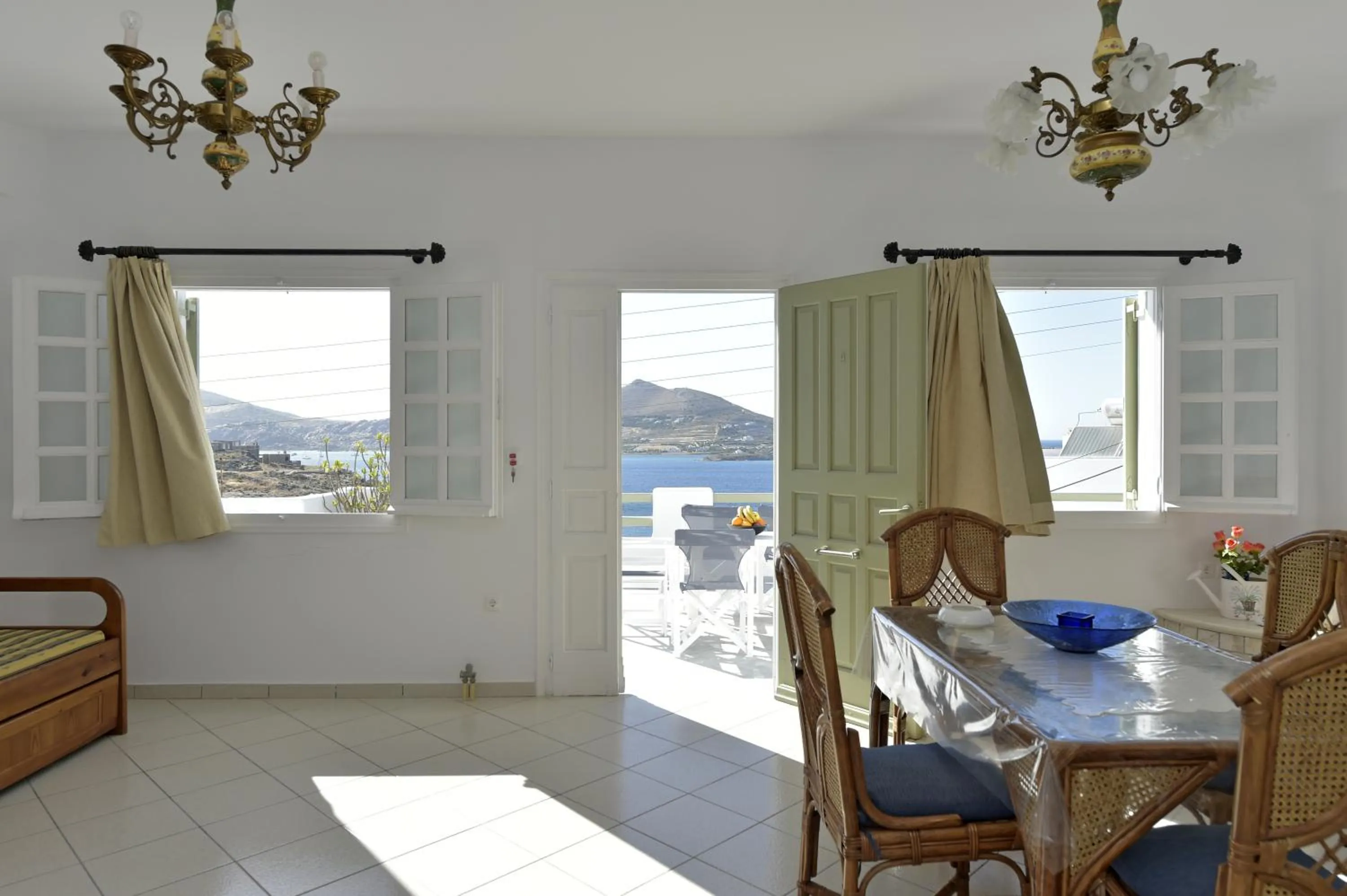 Dining area in Hara Studios and Apartments