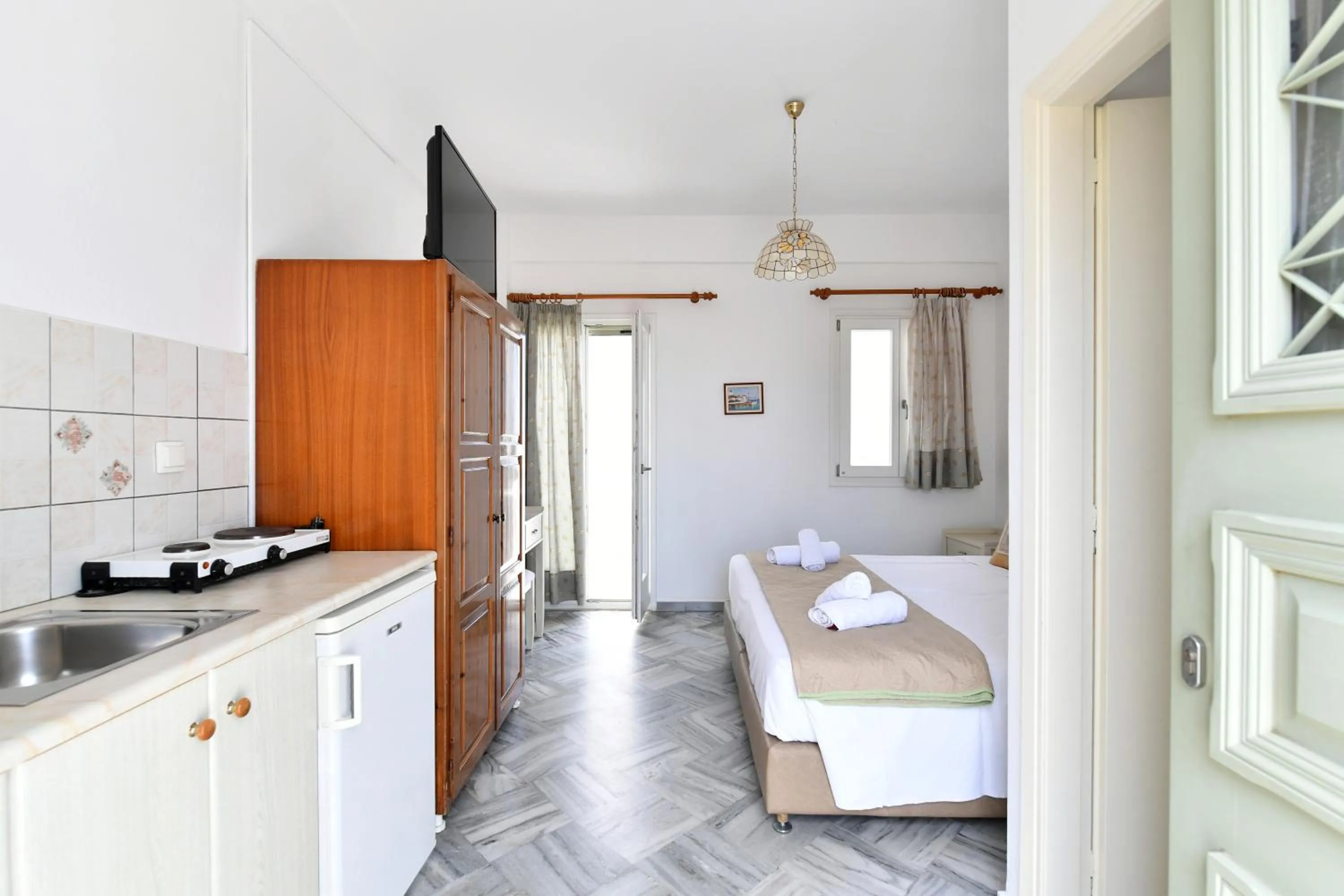 Bed in Hara Studios and Apartments