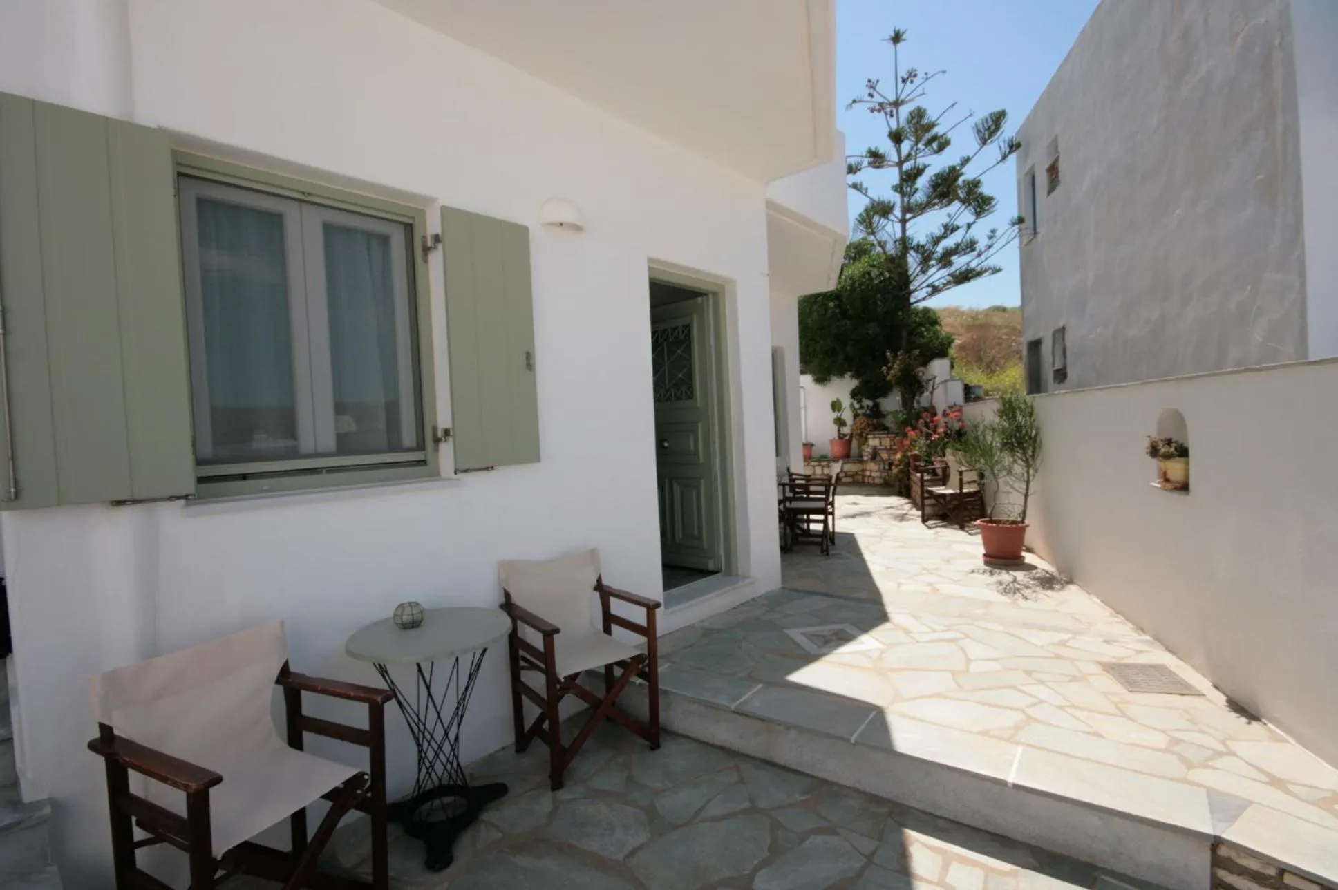 Hara Studios and Apartments