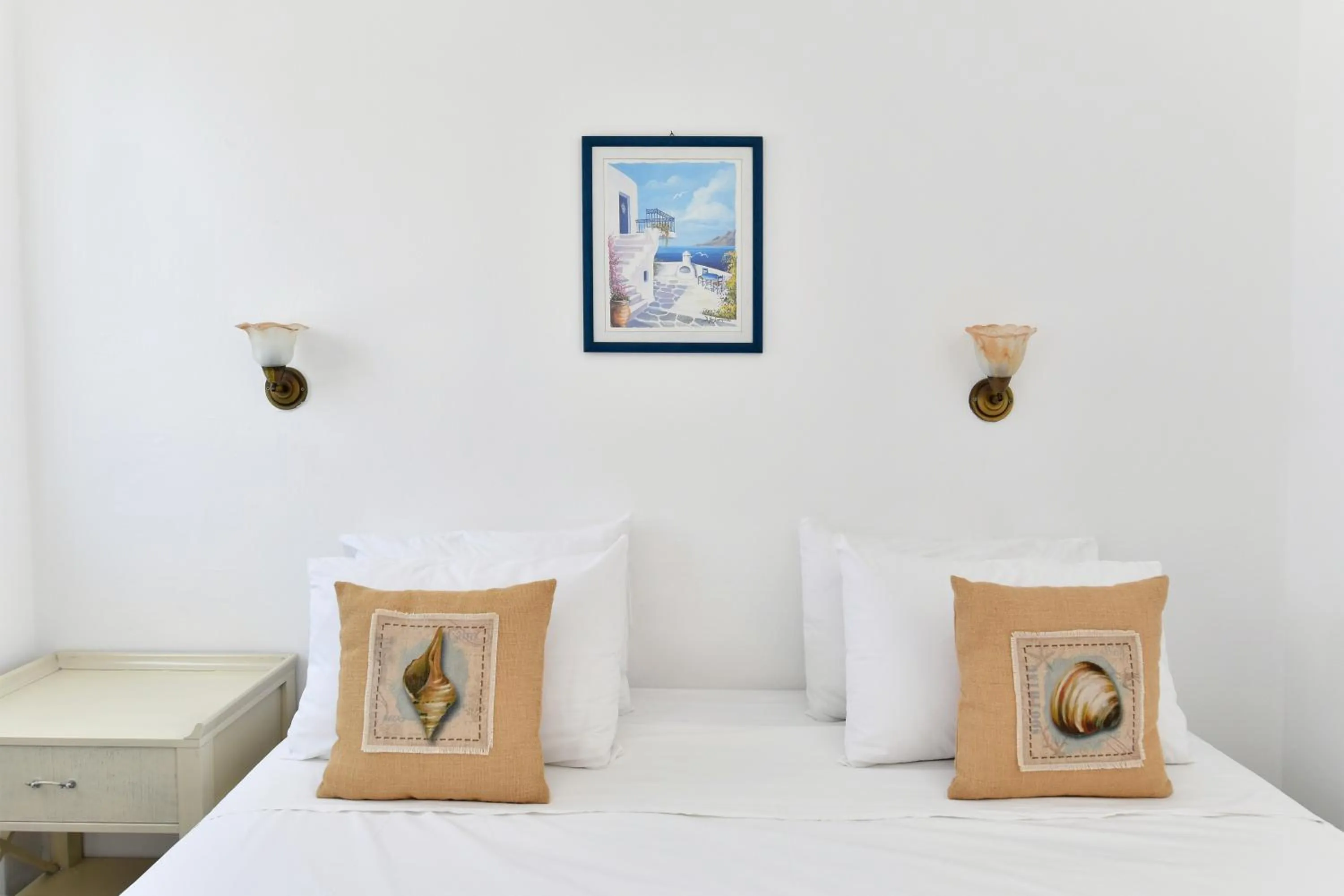 Bed in Hara Studios and Apartments