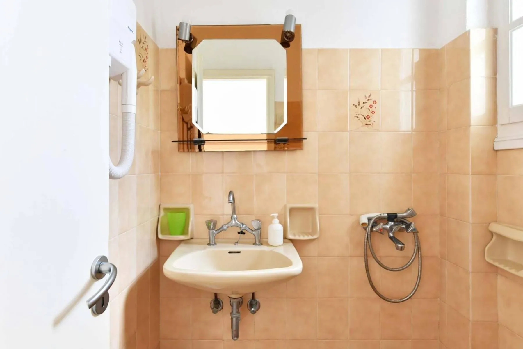 Hara Studios and Apartments