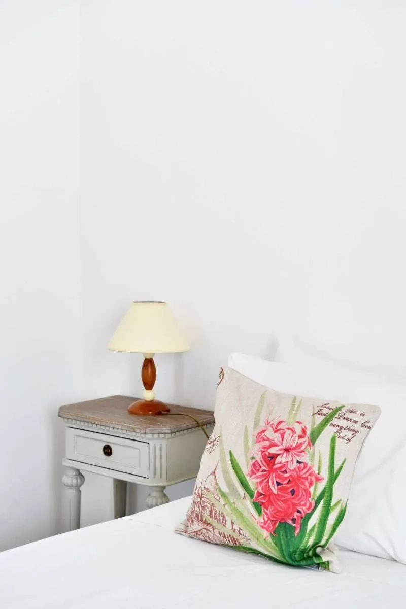 Bed in Hara Studios and Apartments