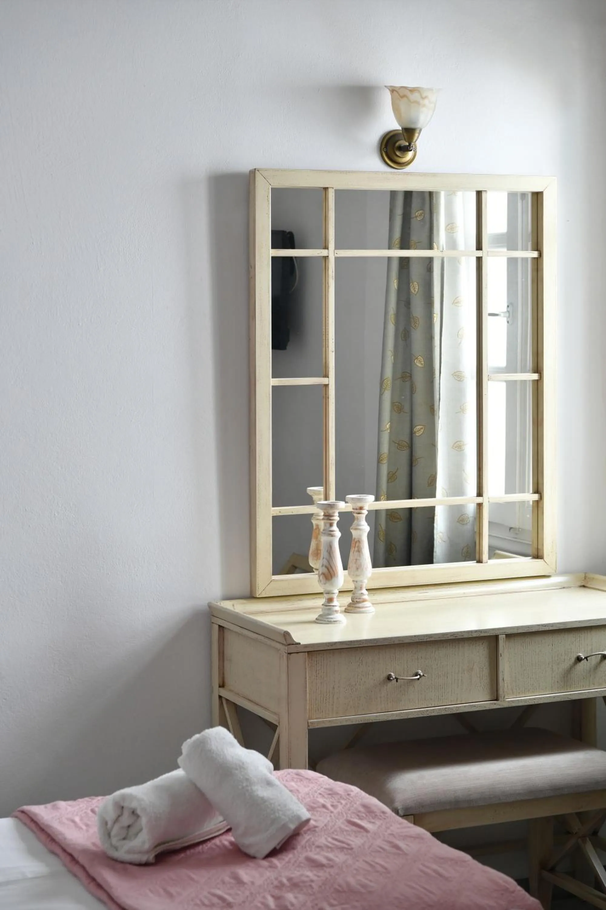 Bed in Hara Studios and Apartments