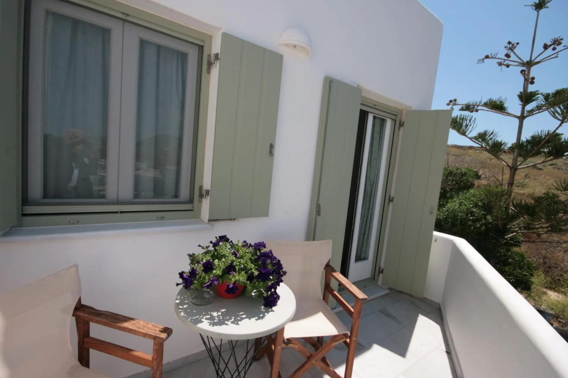 Hara Studios and Apartments