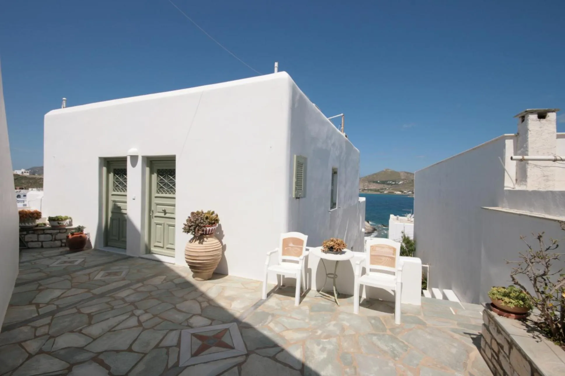 Hara Studios and Apartments