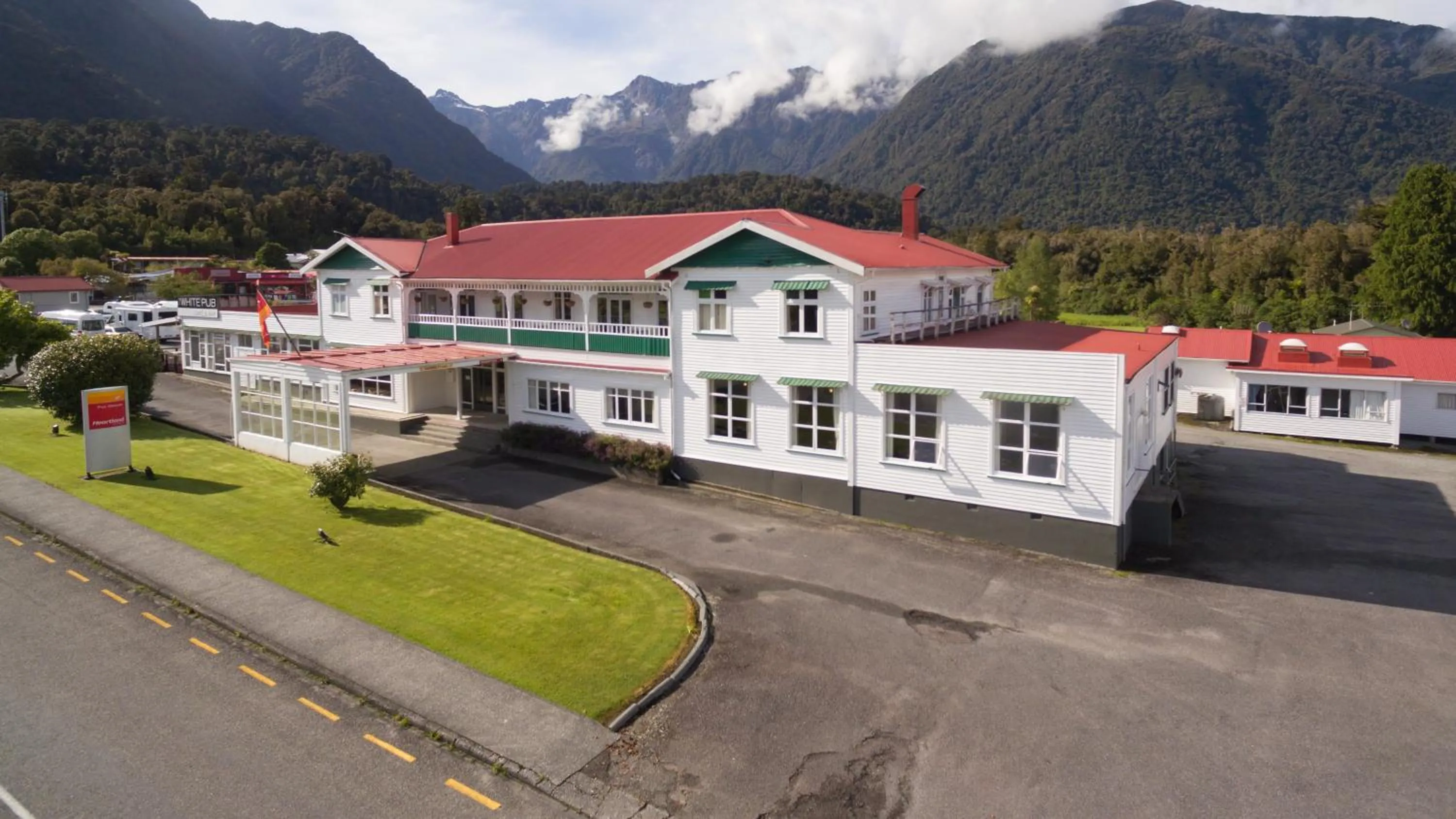 Facade/entrance in Heartland Hotel Fox Glacier