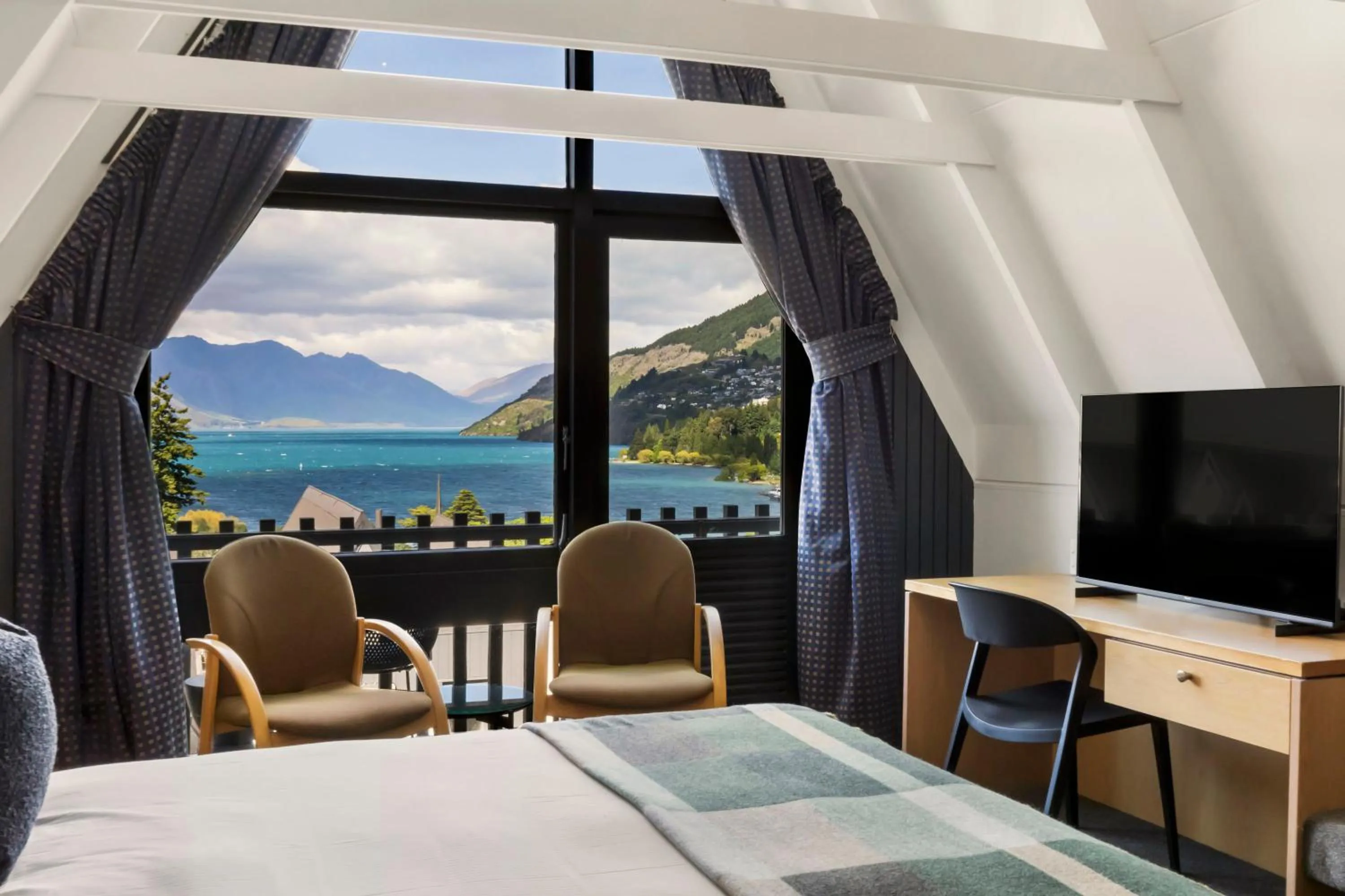 Lake view in Heartland Hotel Queenstown