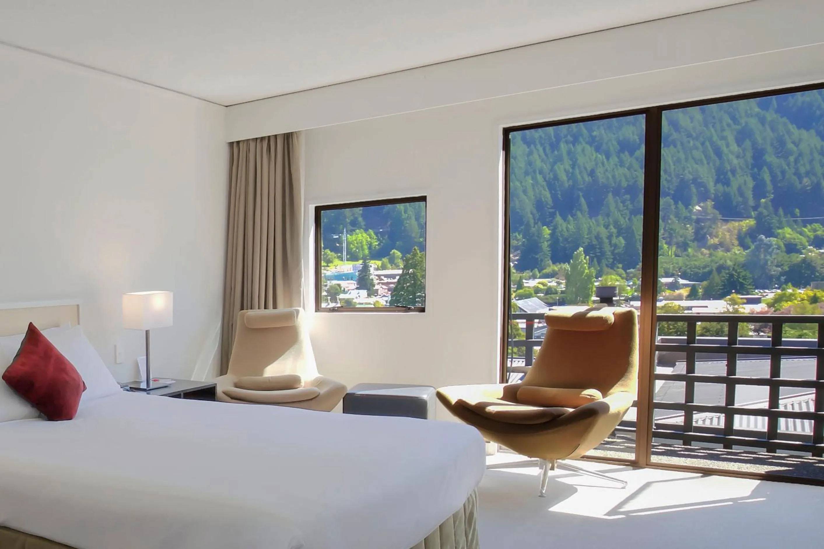 Balcony/Terrace, Bed in Heartland Hotel Queenstown