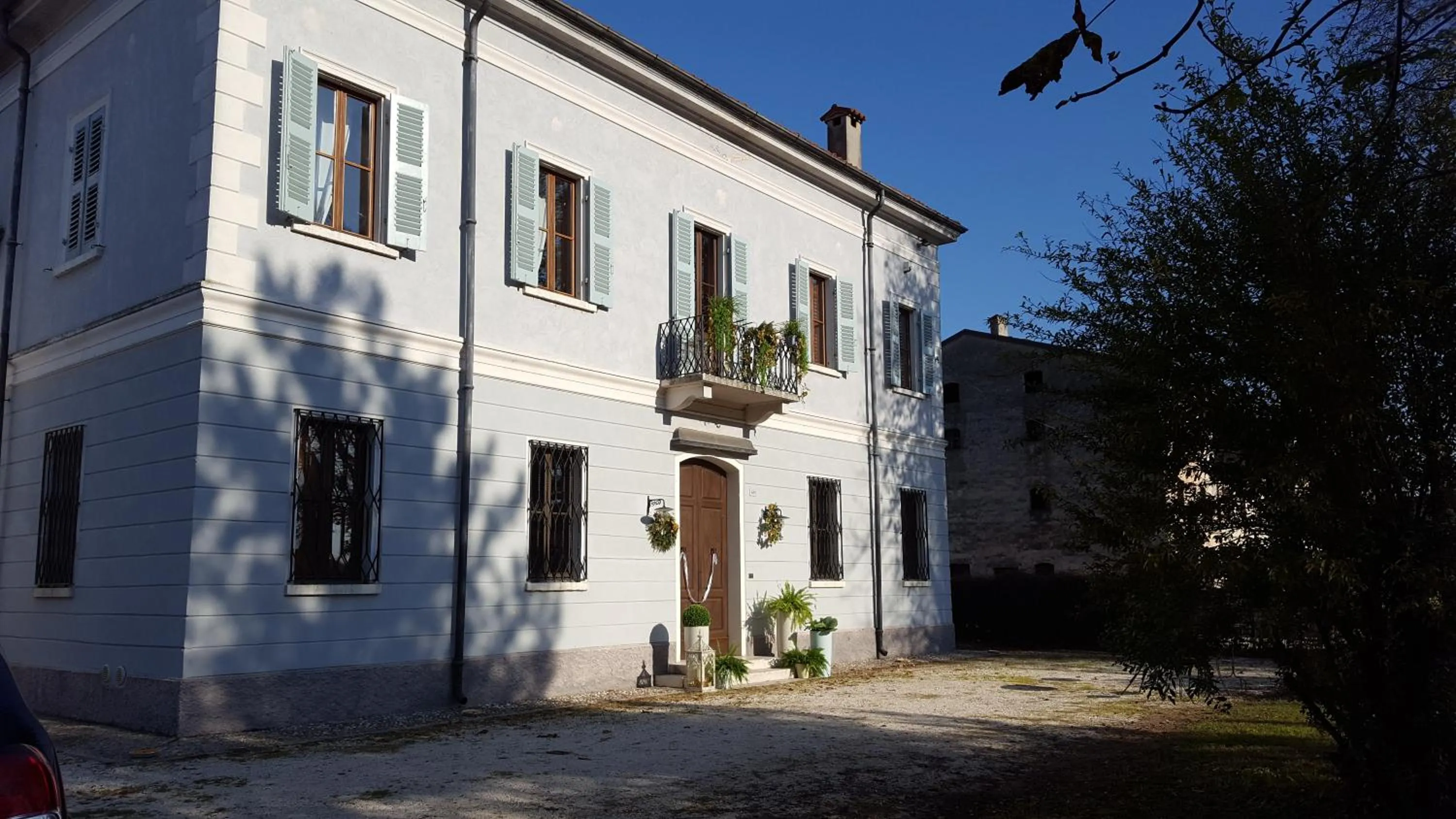 Property building in Villa Manto