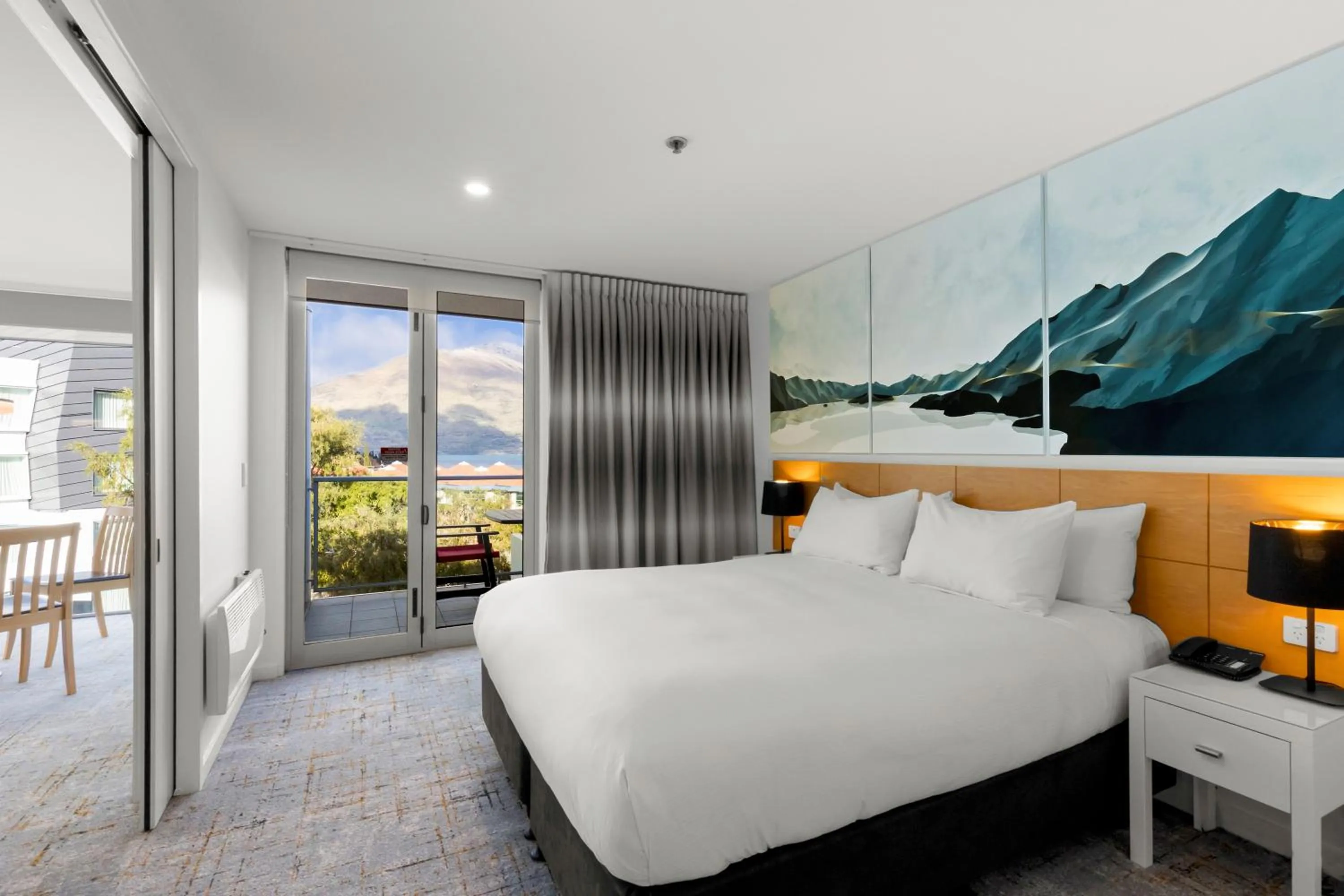 Patio, Bed in Scenic Suites Queenstown